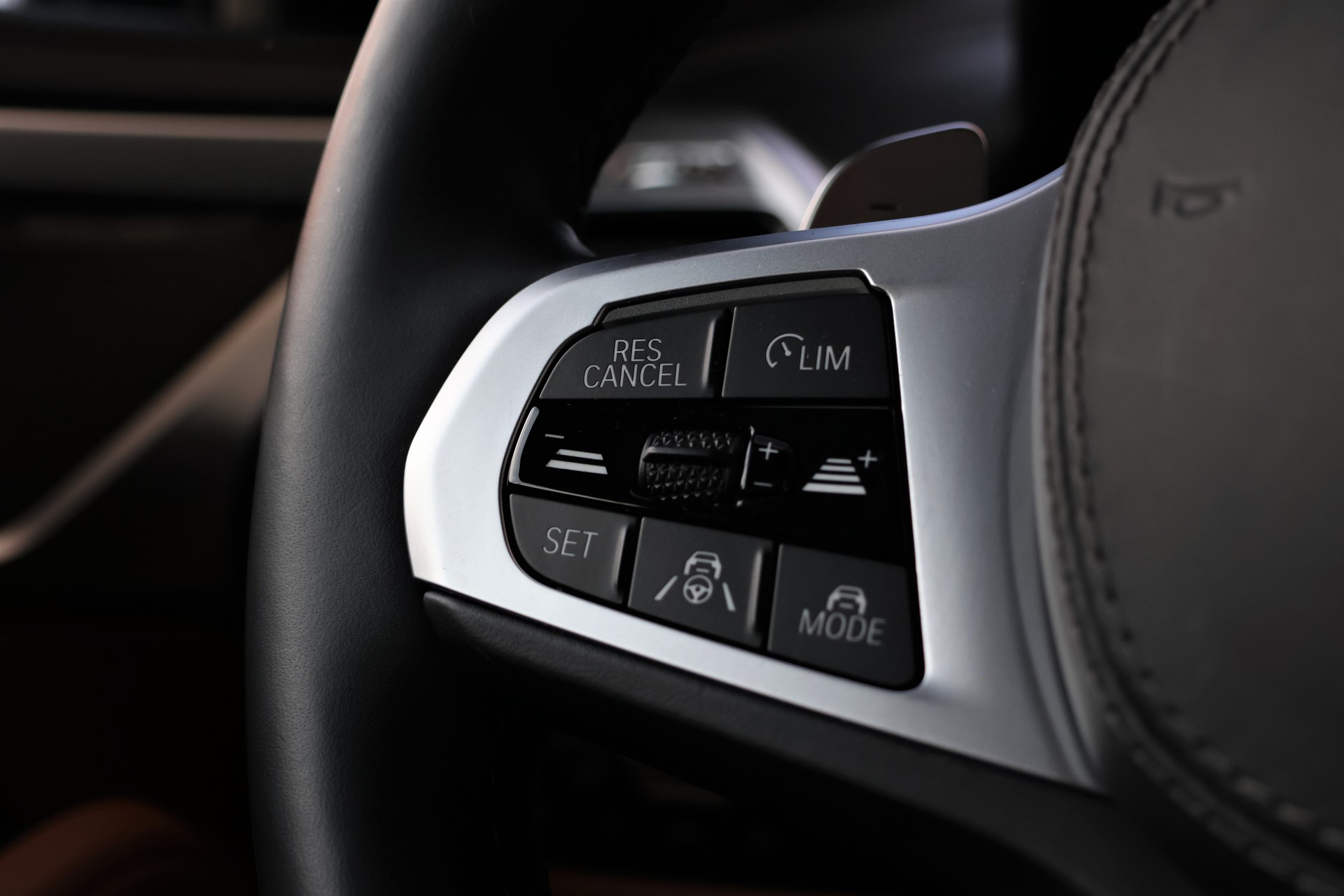 BMW M850i xDrive Steptronic (CH) *Individual Cognac*-image-28