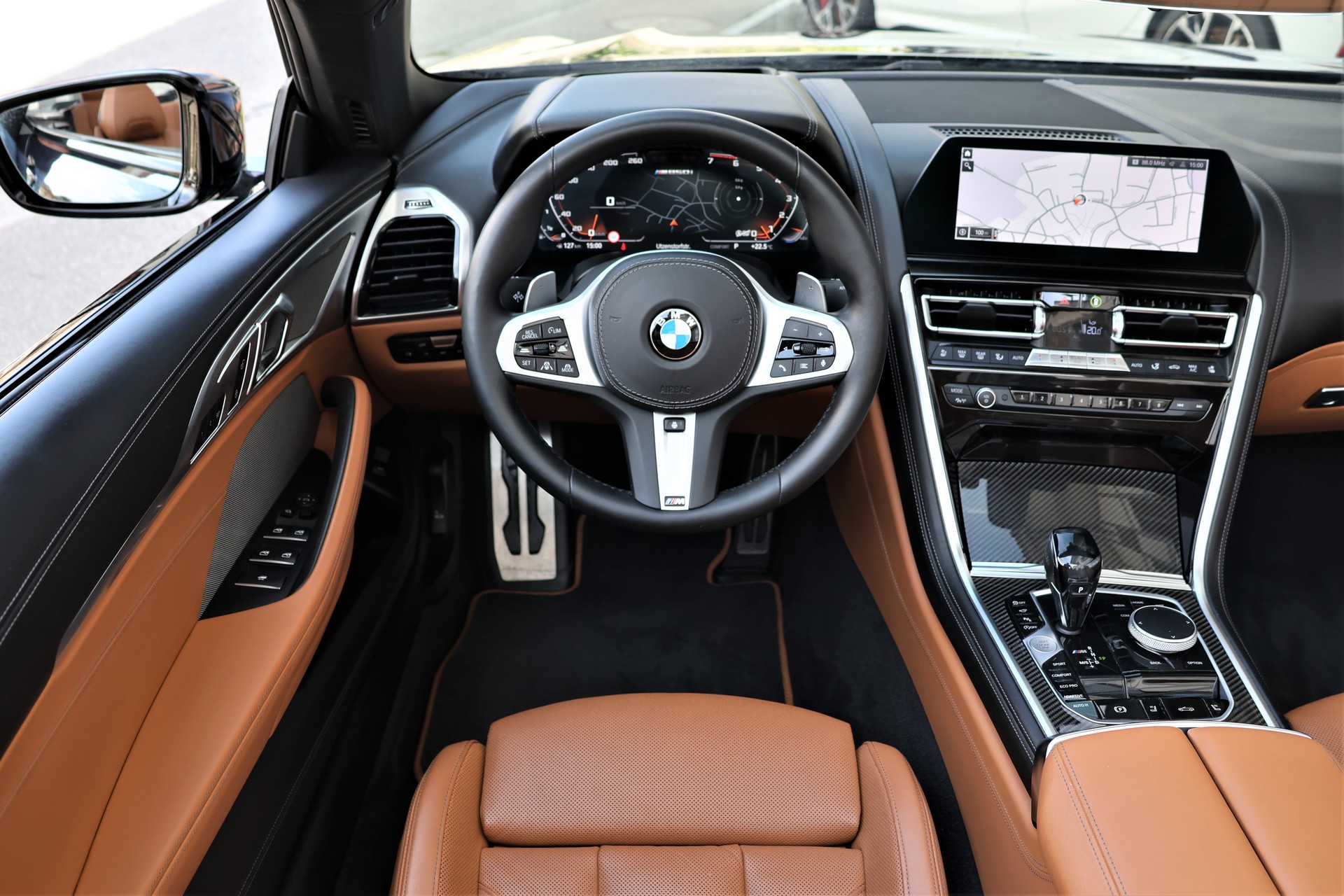 BMW M850i xDrive Steptronic (CH) *Individual Cognac*-image-19