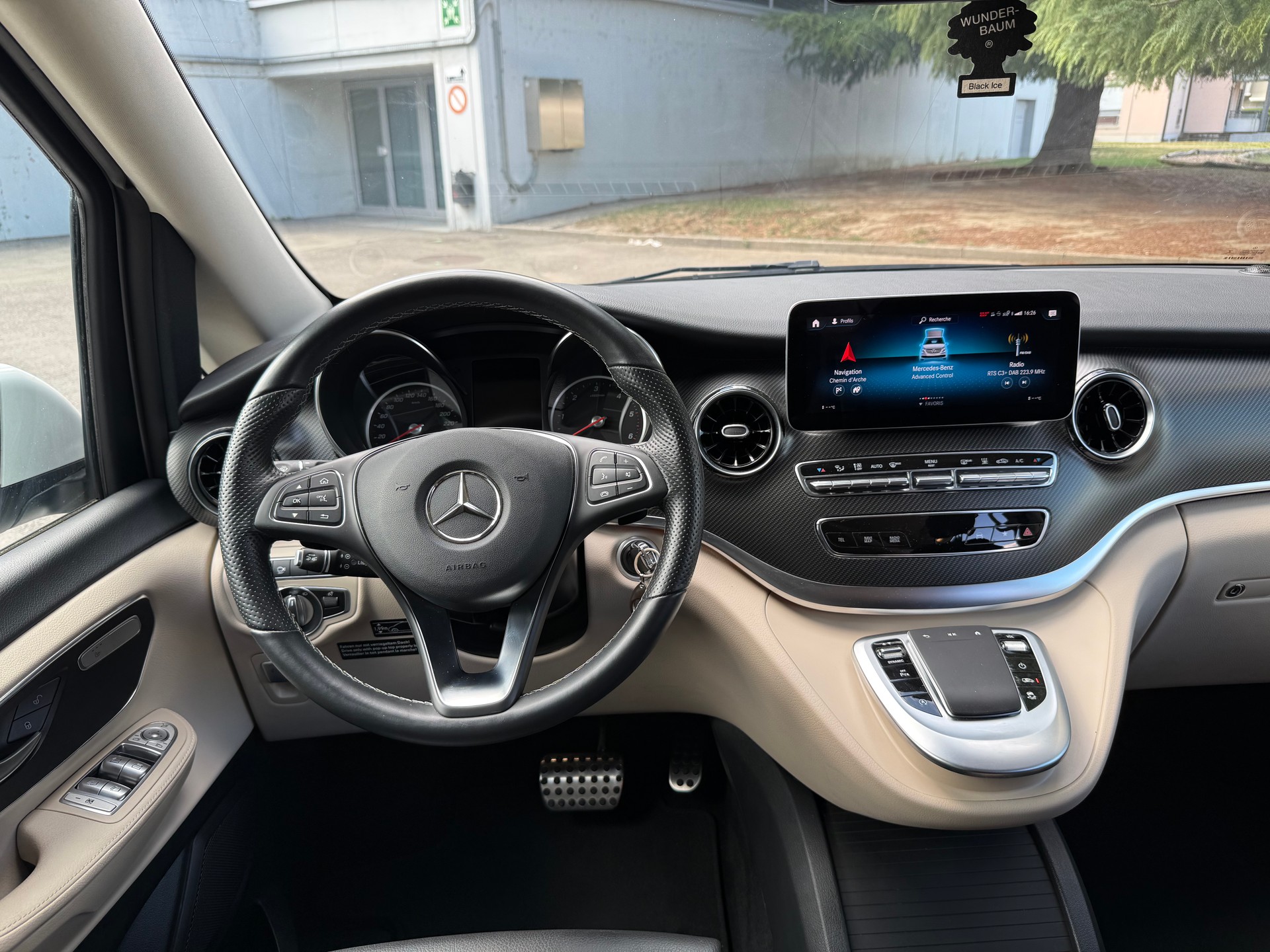 MERCEDES-BENZ 300 d-image-4