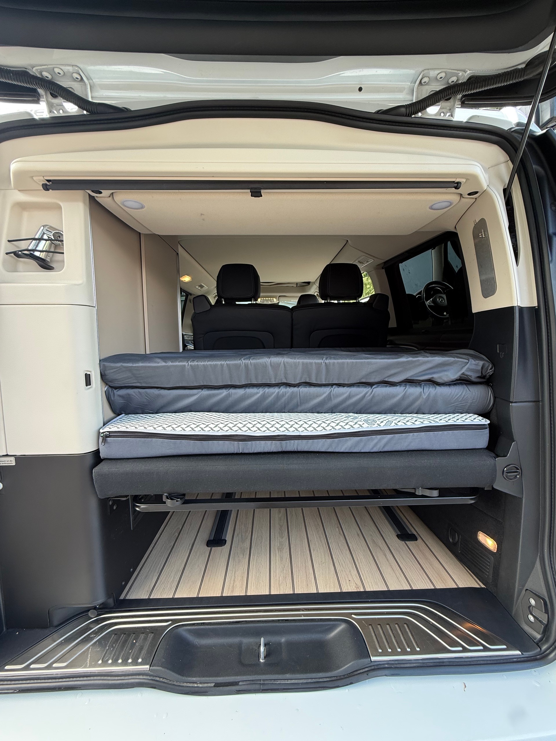 MERCEDES-BENZ 300 d-image-11