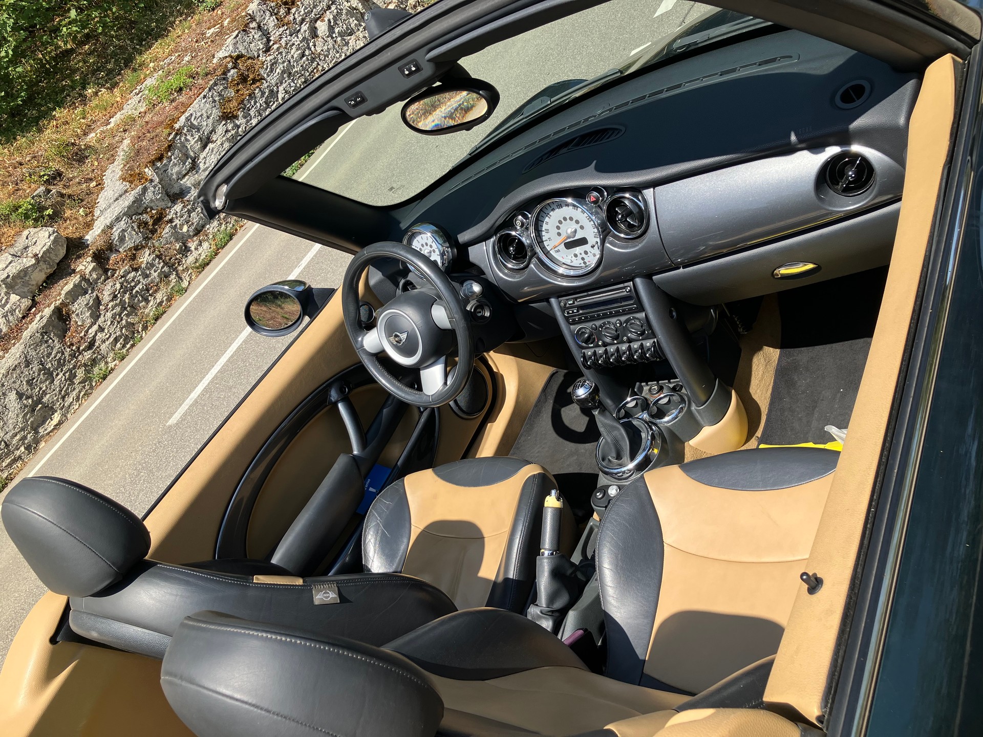 MINI 1.6i Cooper-image-3