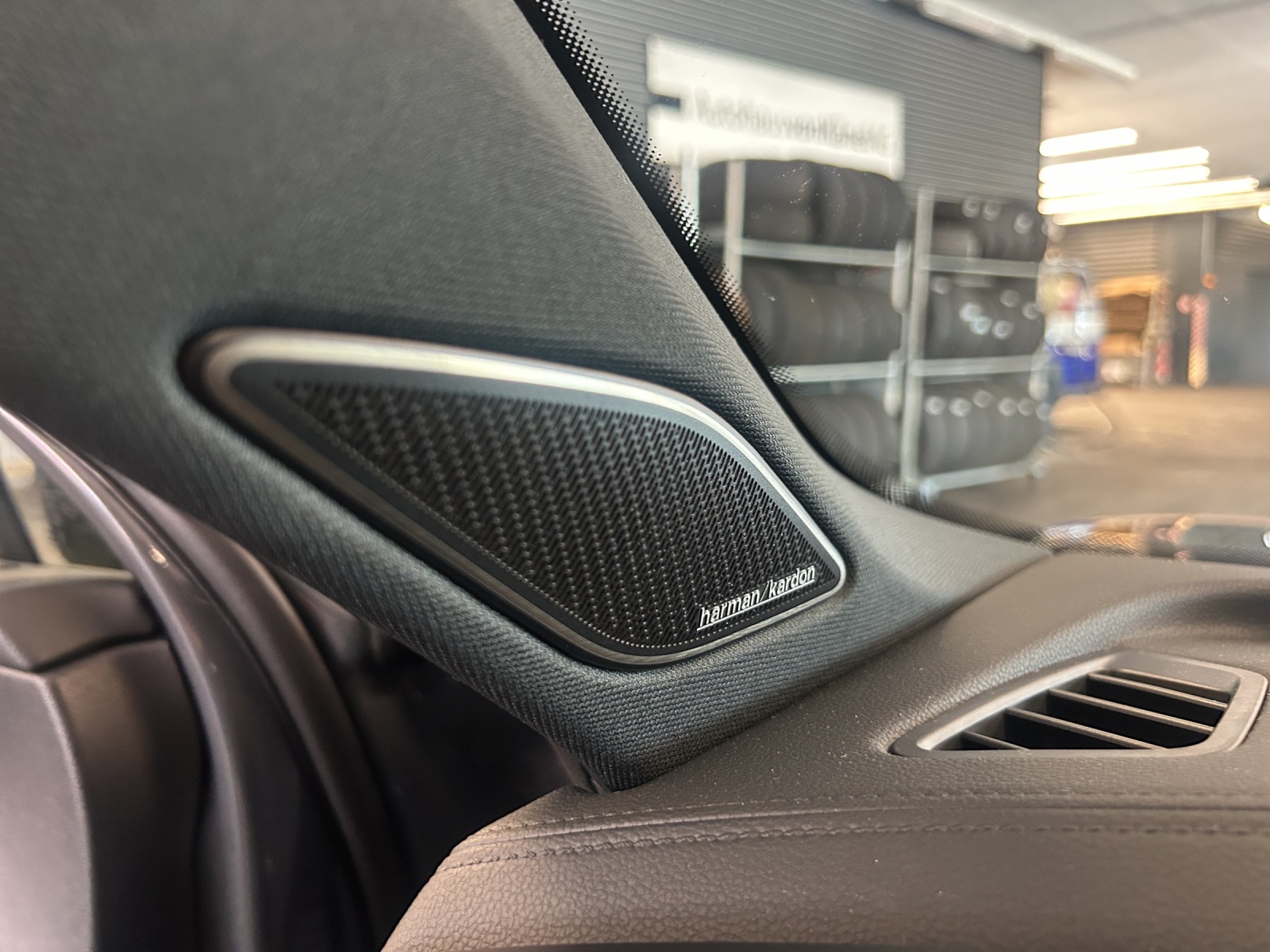 VW Tiguan 2.0 TSI DSG R-Line 4Motion-image-12
