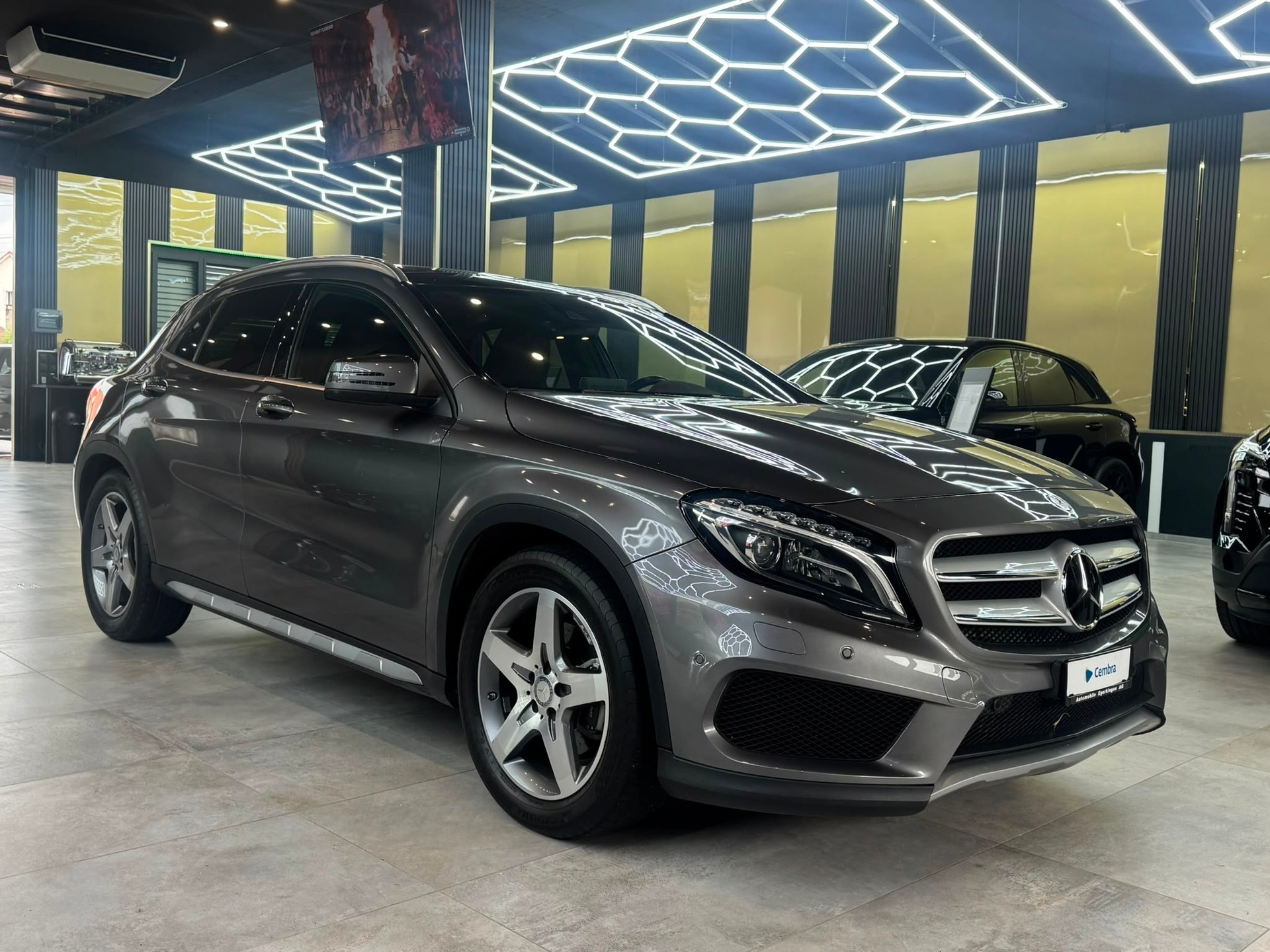 MERCEDES-BENZ GLA 250 AMG Line 4Matic 7G-DCT-image-2