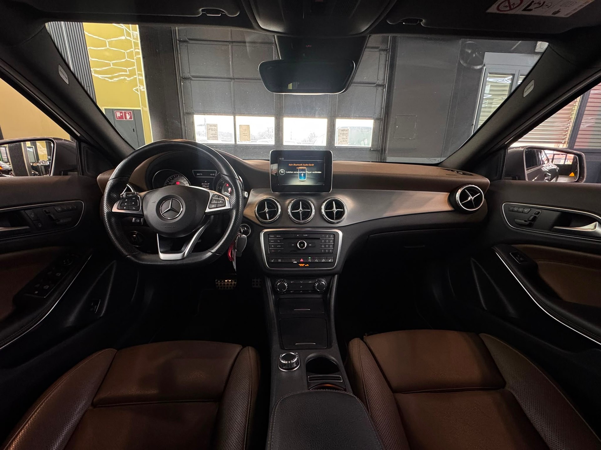 MERCEDES-BENZ GLA 250 AMG Line 4Matic 7G-DCT-image-11