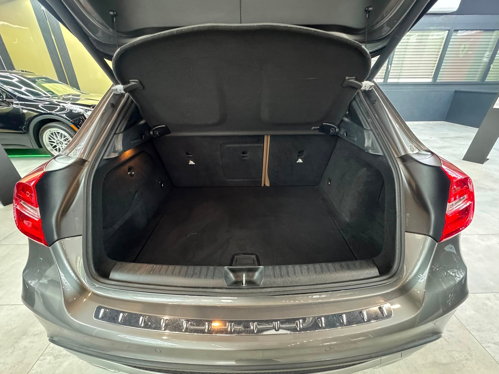 MERCEDES-BENZ GLA 250 AMG Line 4Matic 7G-DCT-image-14