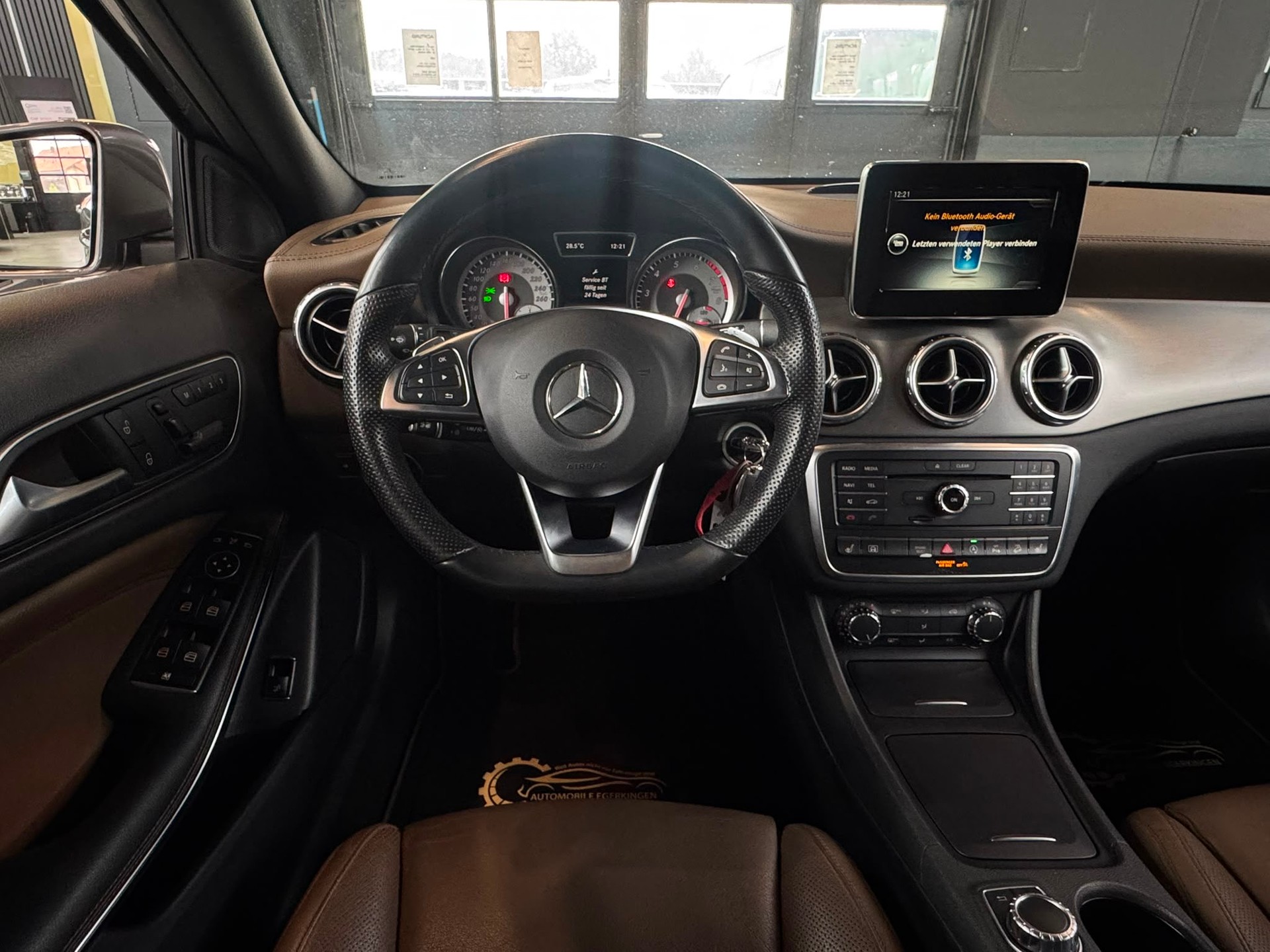 MERCEDES-BENZ GLA 250 AMG Line 4Matic 7G-DCT-image-12