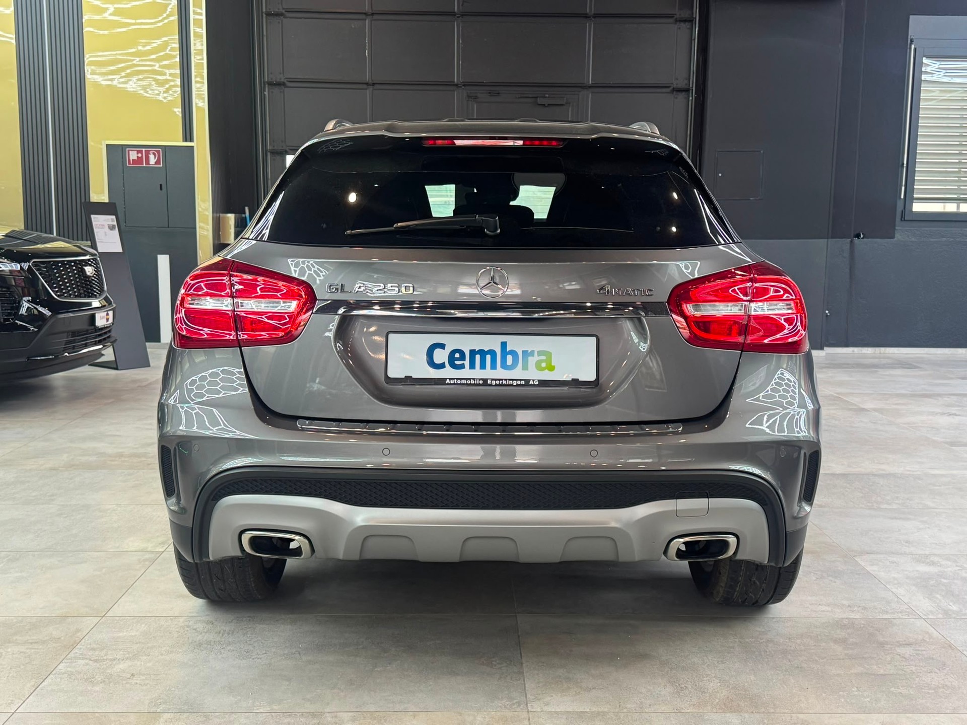 MERCEDES-BENZ GLA 250 AMG Line 4Matic 7G-DCT-image-5