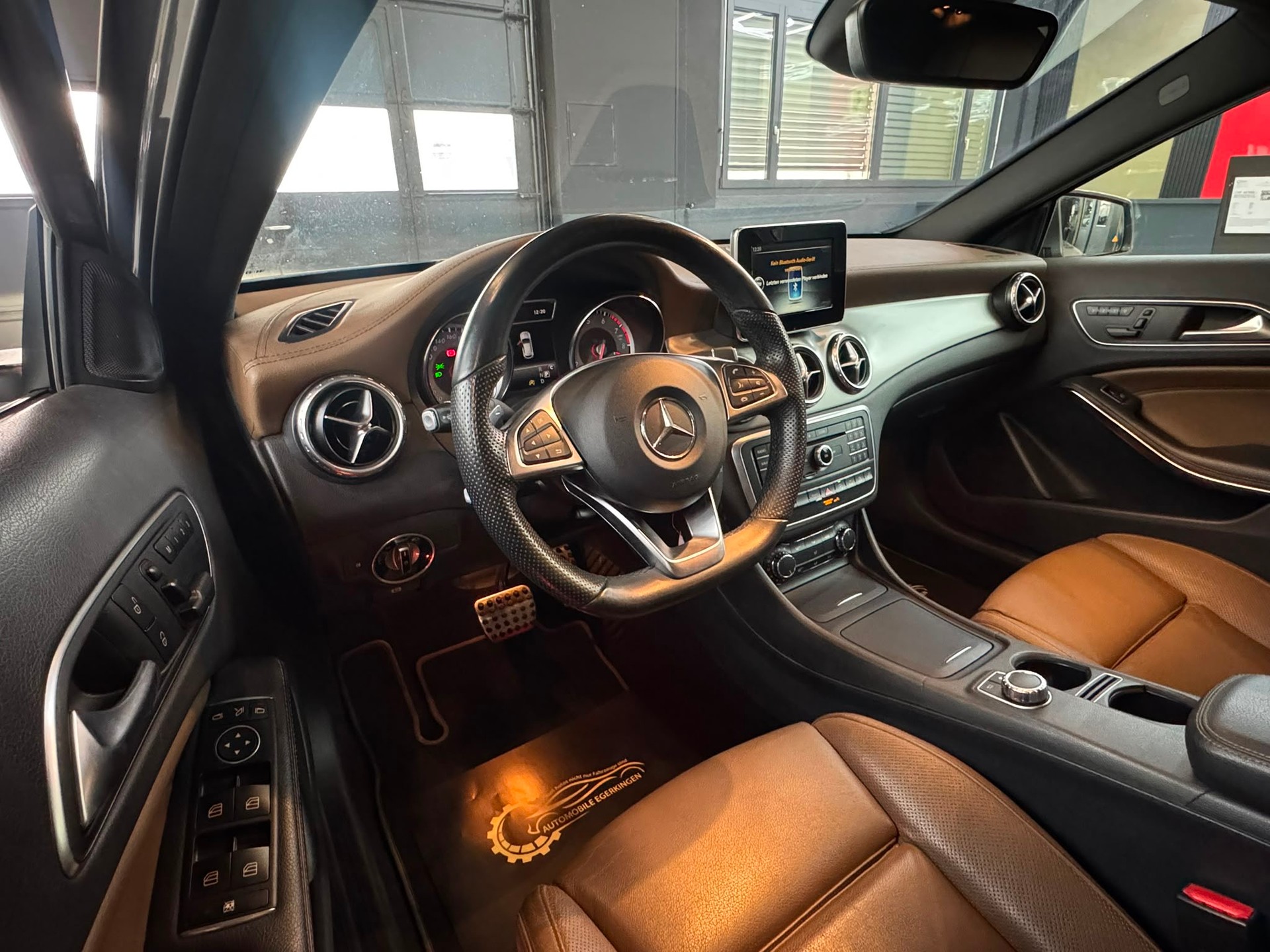 MERCEDES-BENZ GLA 250 AMG Line 4Matic 7G-DCT-image-8