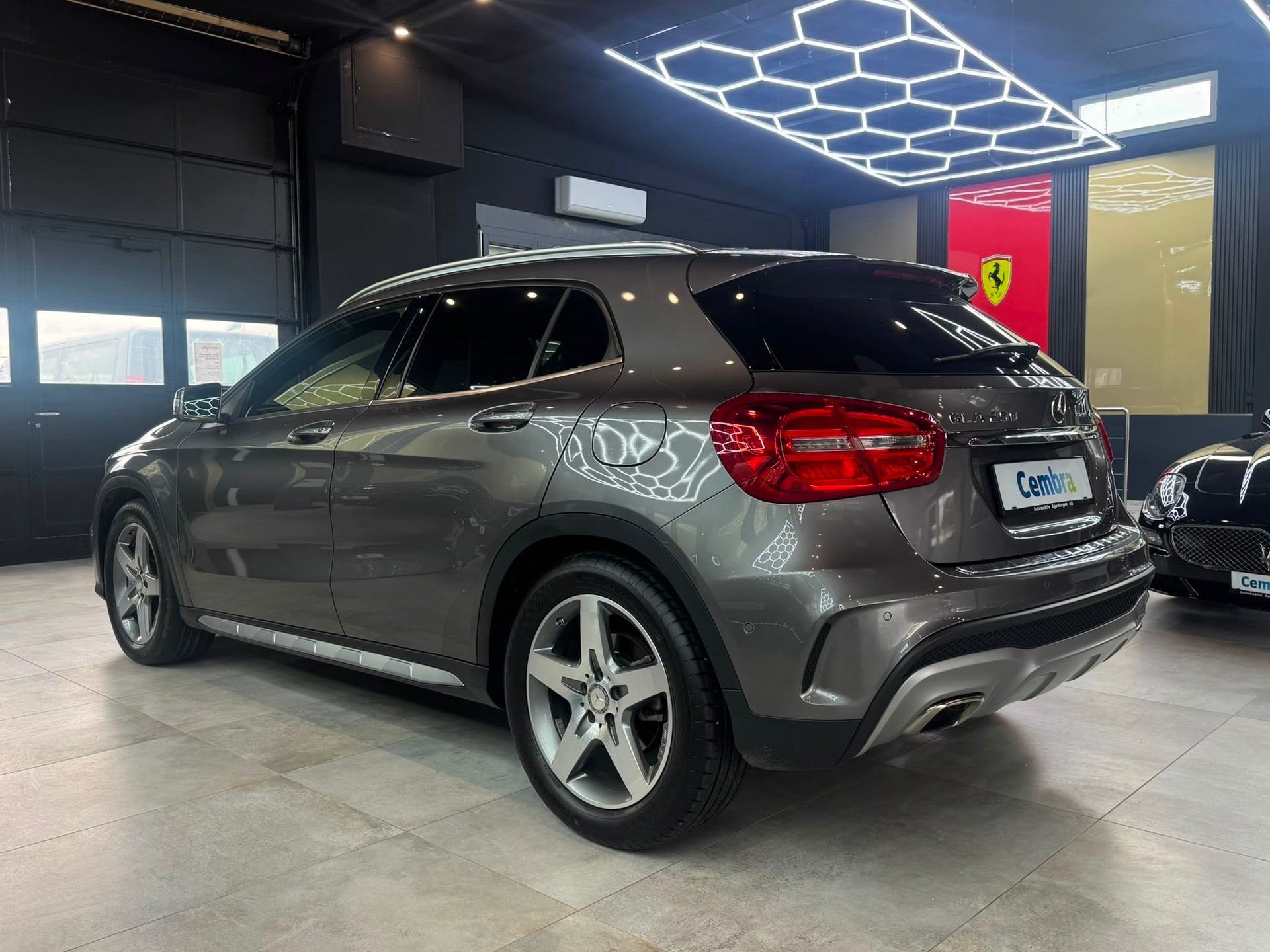 MERCEDES-BENZ GLA 250 AMG Line 4Matic 7G-DCT-image-6