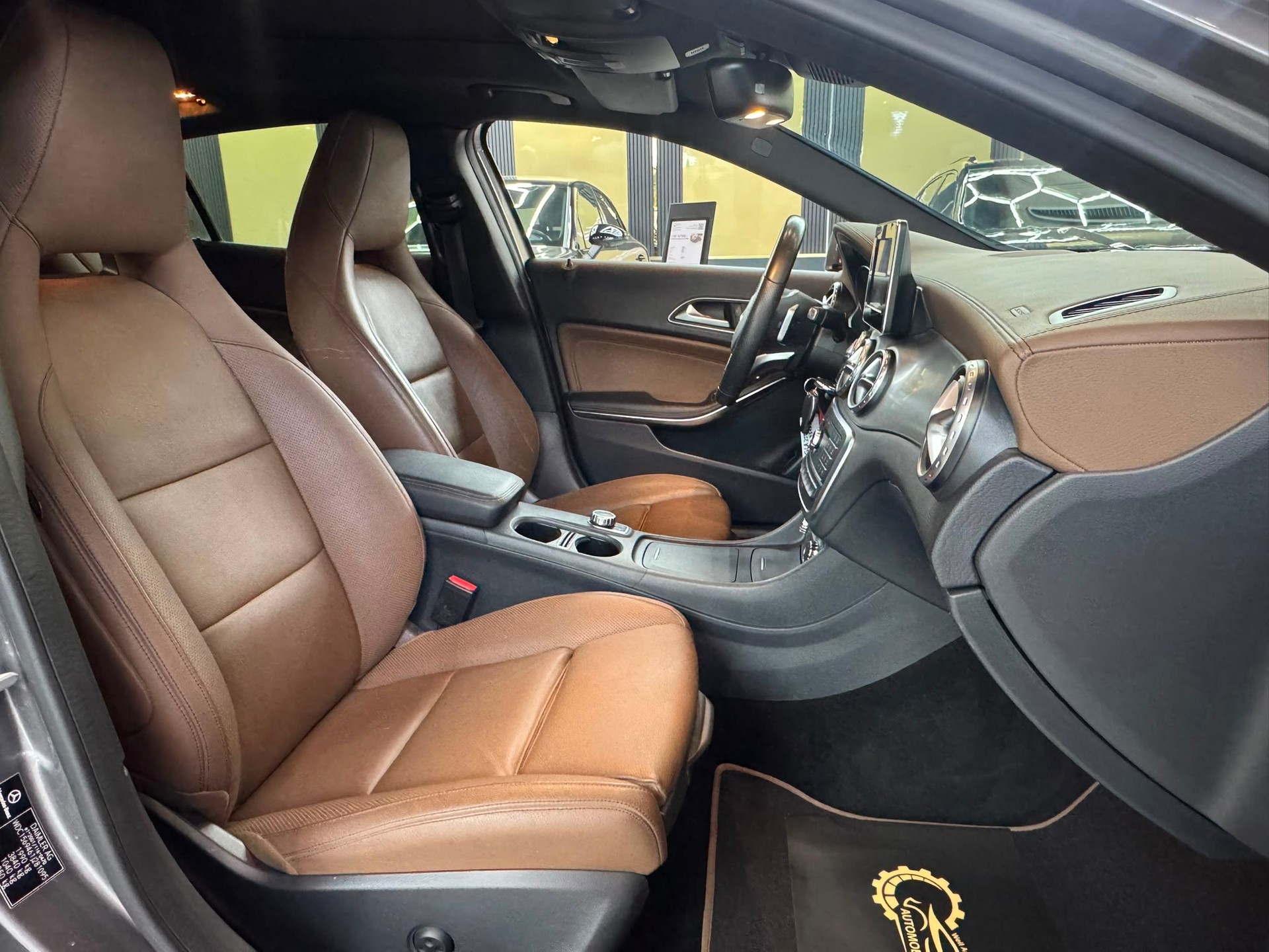 MERCEDES-BENZ GLA 250 AMG Line 4Matic 7G-DCT-image-10