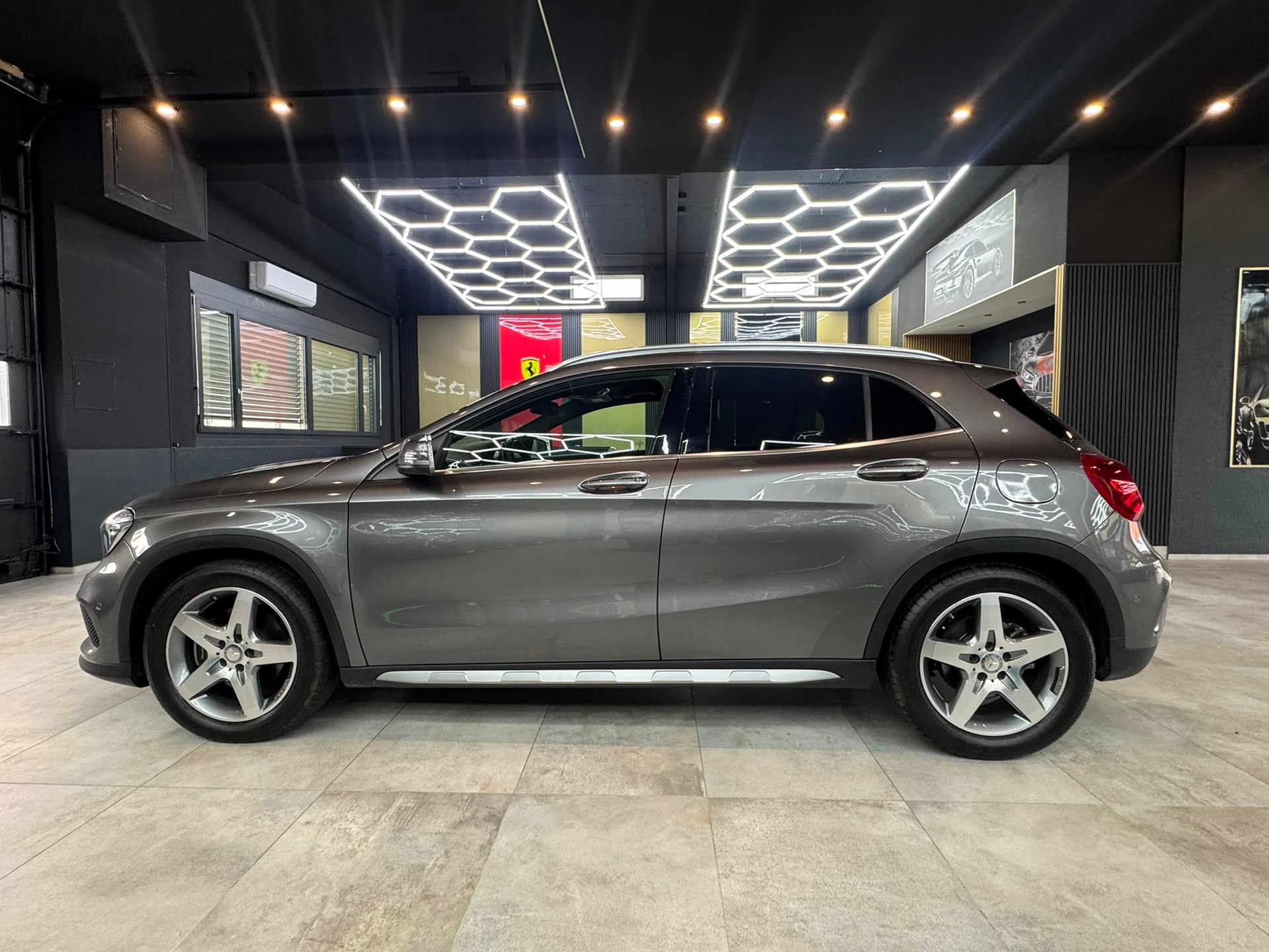 MERCEDES-BENZ GLA 250 AMG Line 4Matic 7G-DCT-image-7