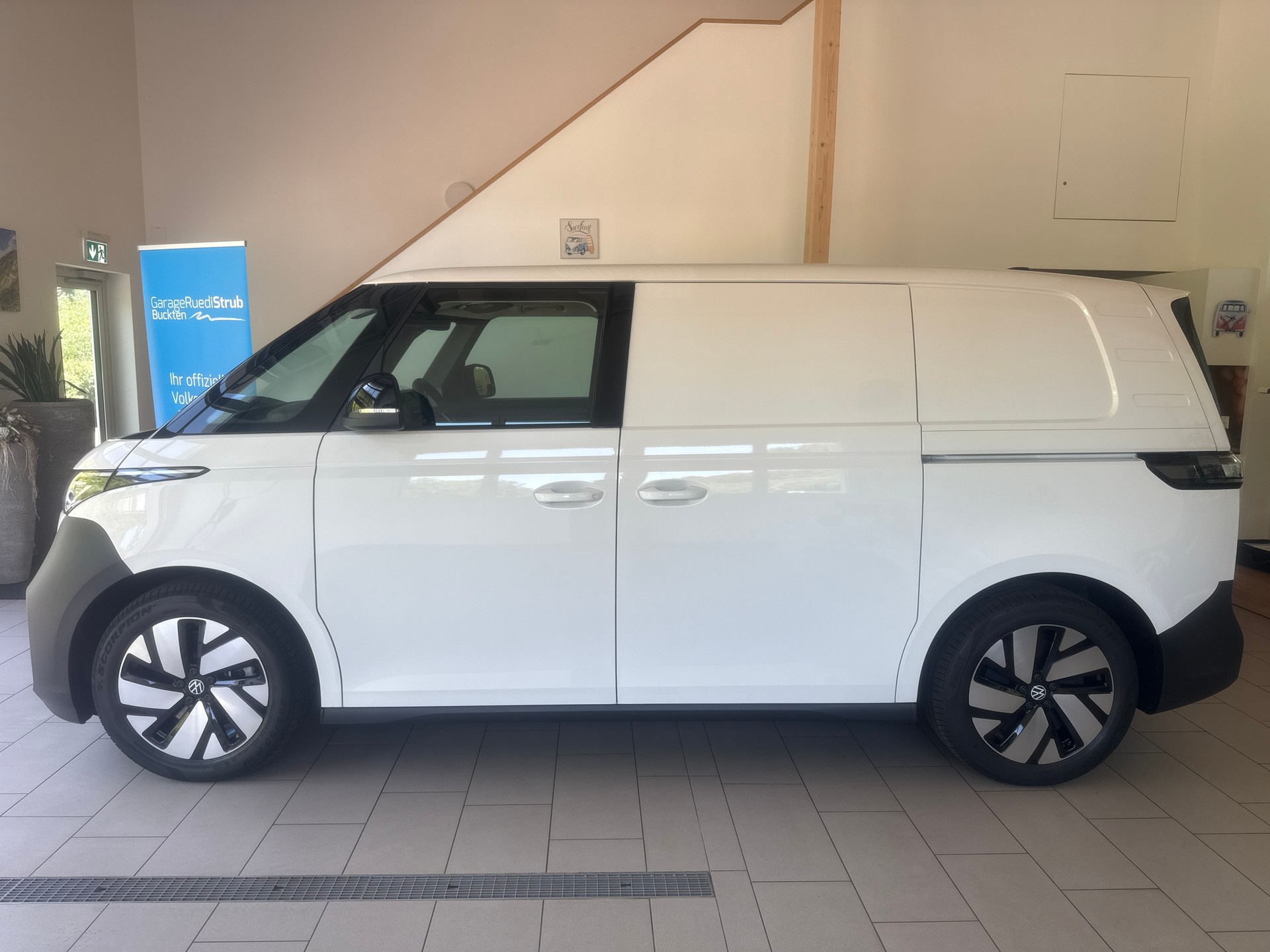 VW ID. Buzz Ca.4M 79/84kWh 2988mm 340PS/250kW 79/84 kWh elektrisch-image-1