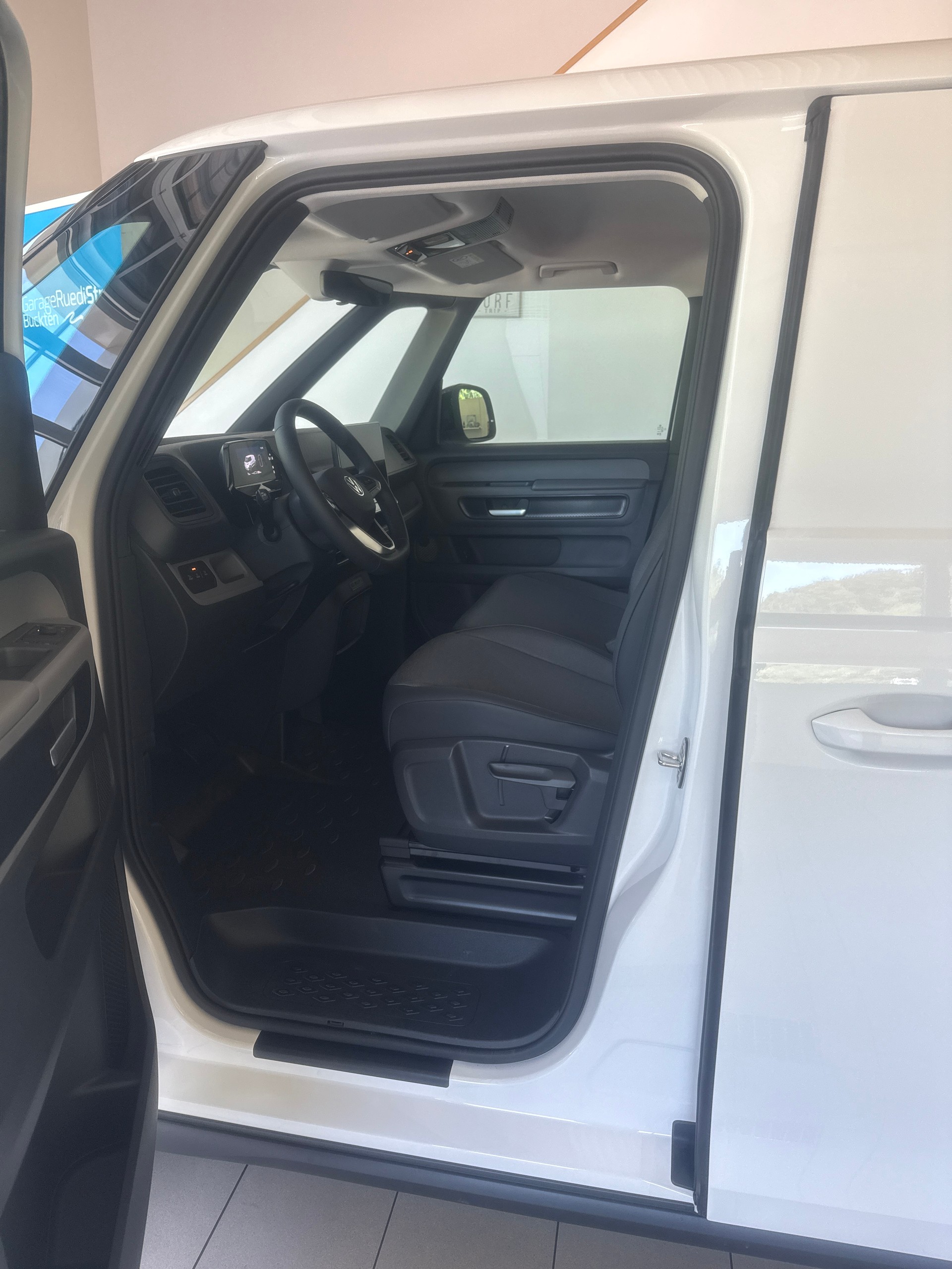VW ID. Buzz Ca.4M 79/84kWh 2988mm 340PS/250kW 79/84 kWh elektrisch-image-3
