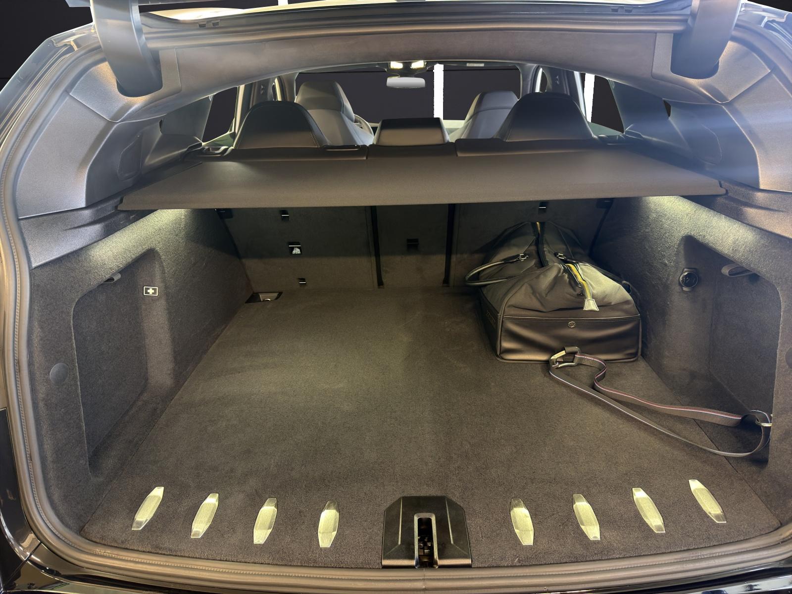 BMW XM 50e Plug-in Hybrid-image-12