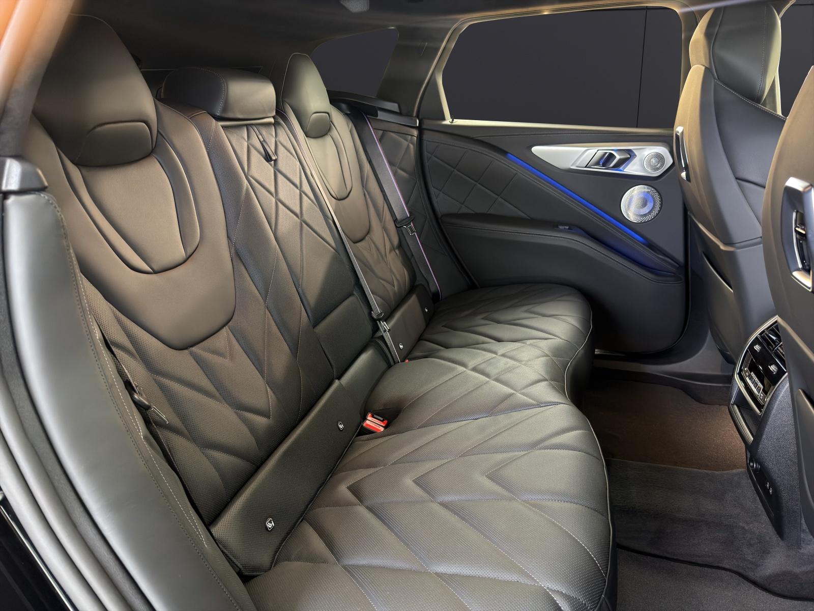 BMW XM 50e Plug-in Hybrid-image-13