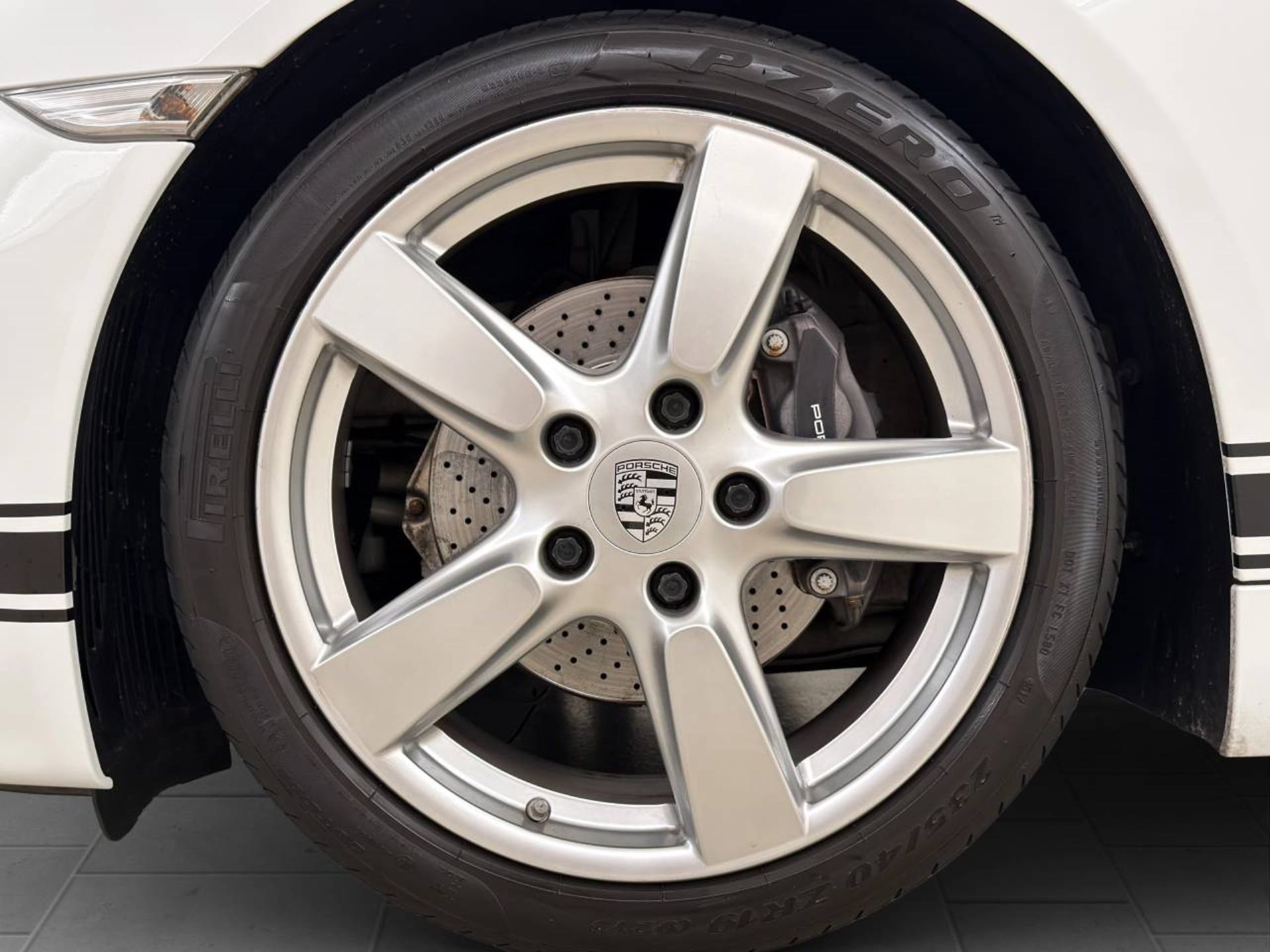 PORSCHE Cayman-image-9