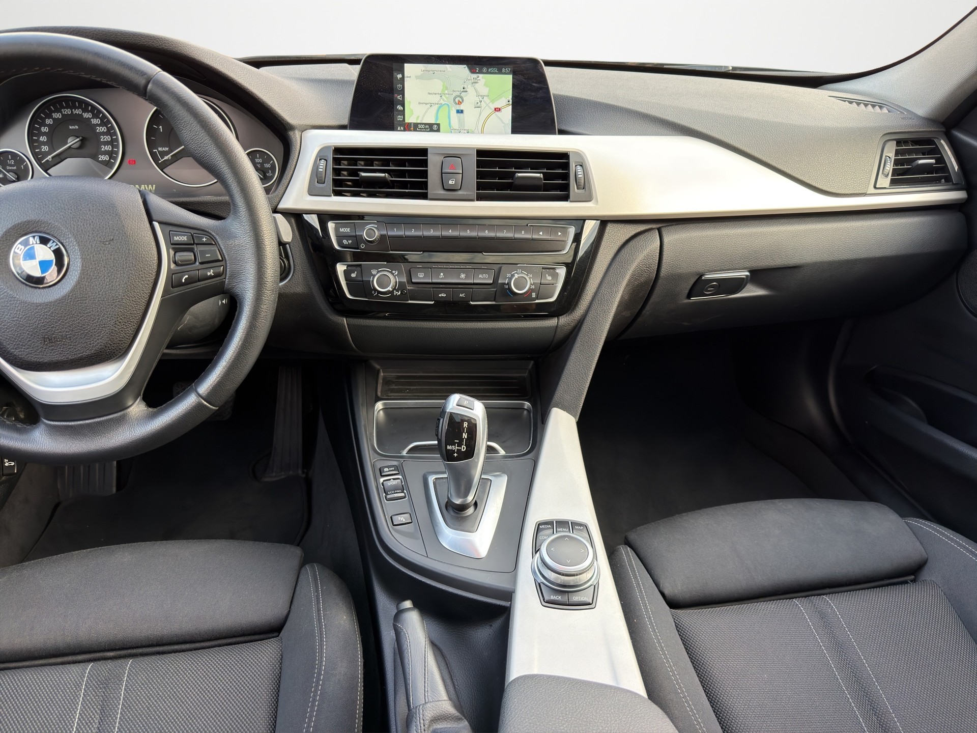 BMW 320d xDrive Touring Edition Sport Line Steptronic-image-12