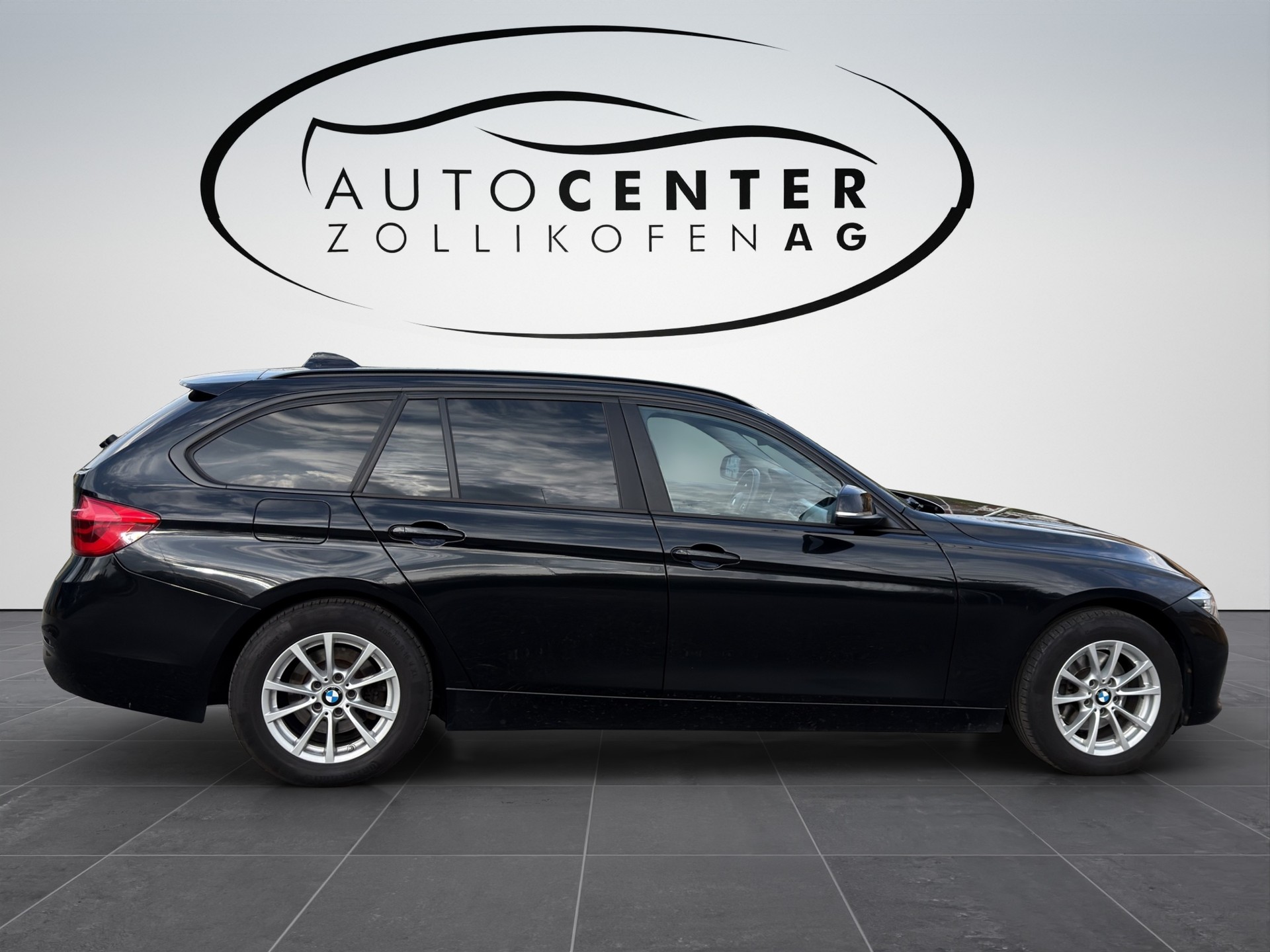 BMW 320d xDrive Touring Edition Sport Line Steptronic-image-4