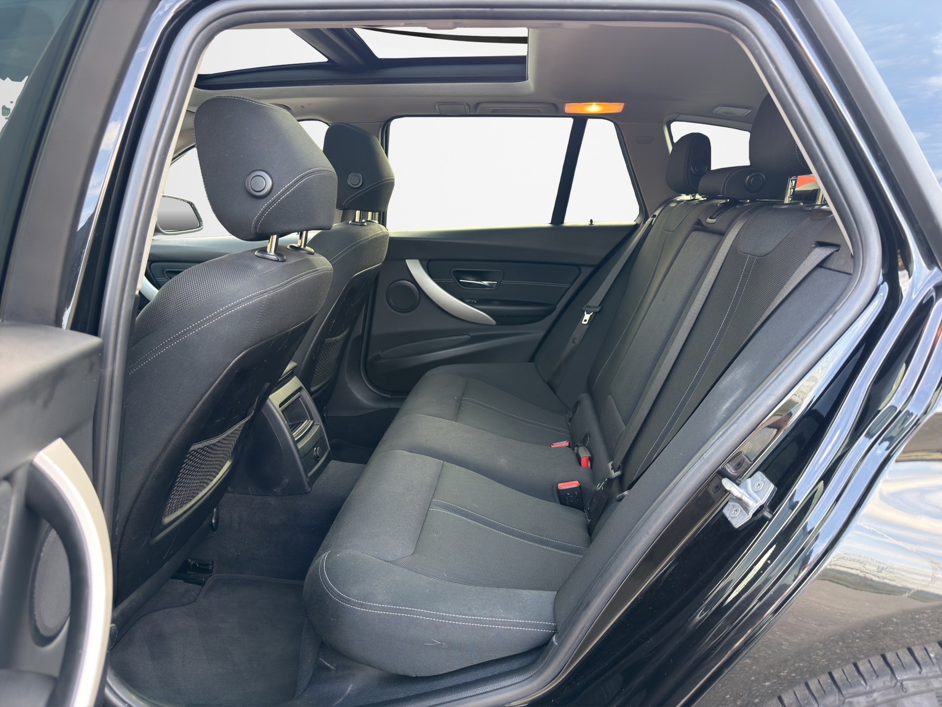 BMW 320d xDrive Touring Edition Sport Line Steptronic-image-10