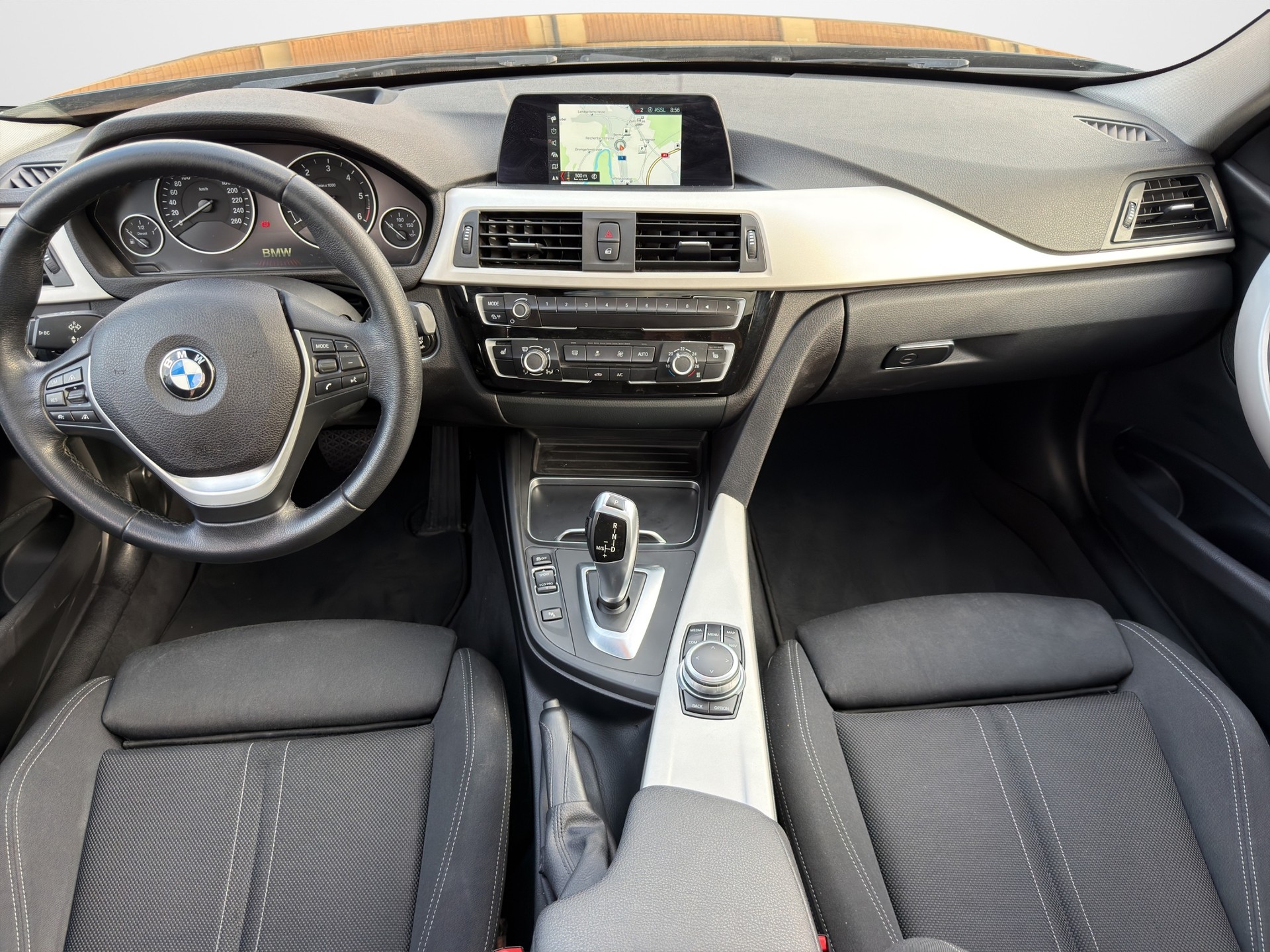 BMW 320d xDrive Touring Edition Sport Line Steptronic-image-11