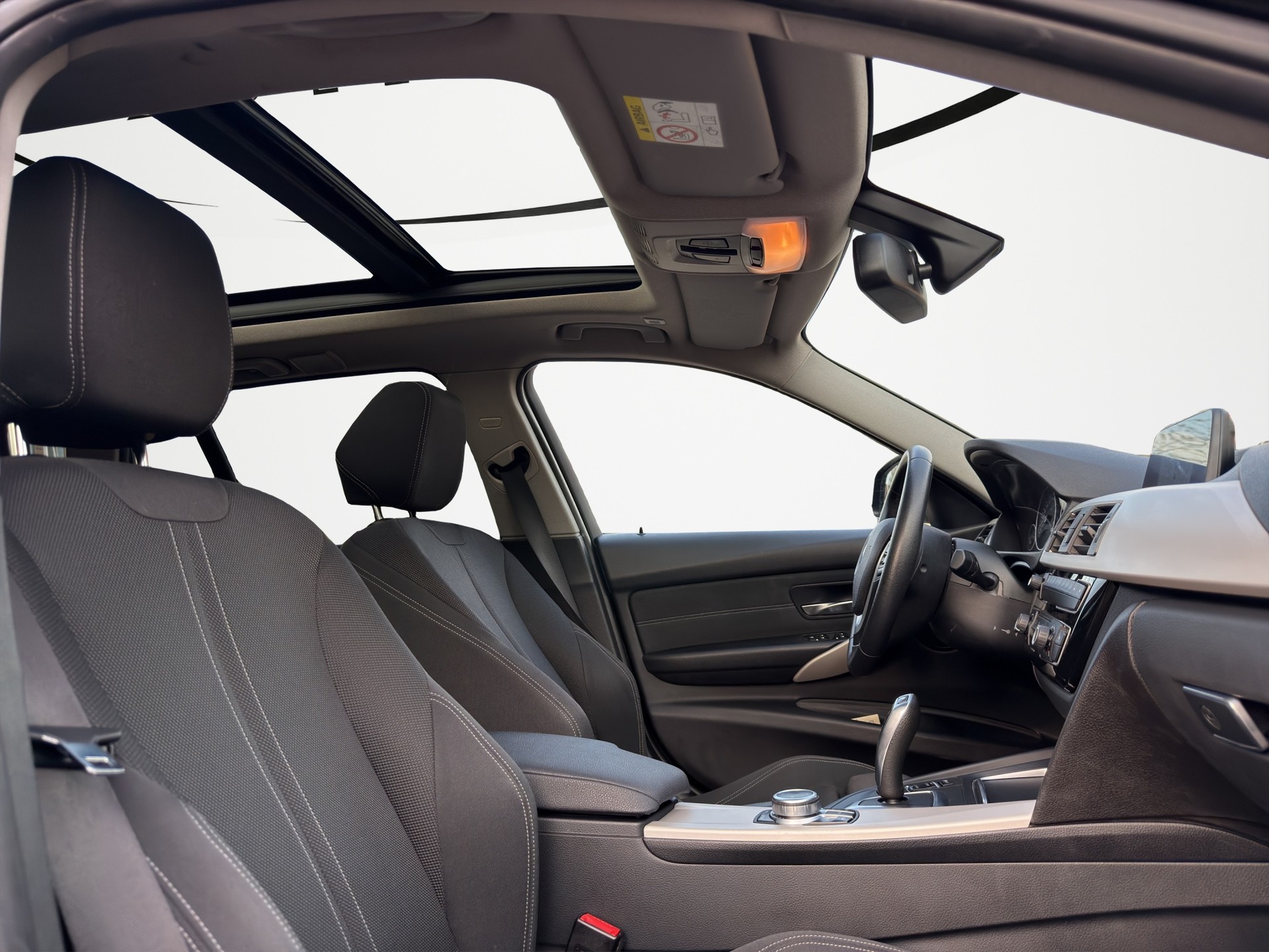 BMW 320d xDrive Touring Edition Sport Line Steptronic-image-9