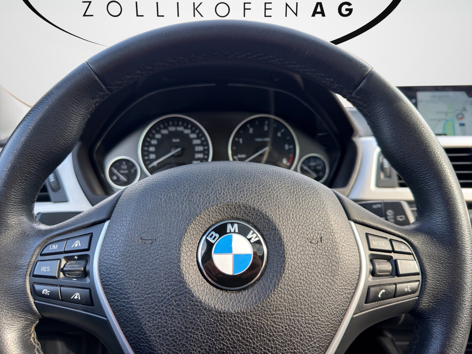 BMW 320d xDrive Touring Edition Sport Line Steptronic-image-16