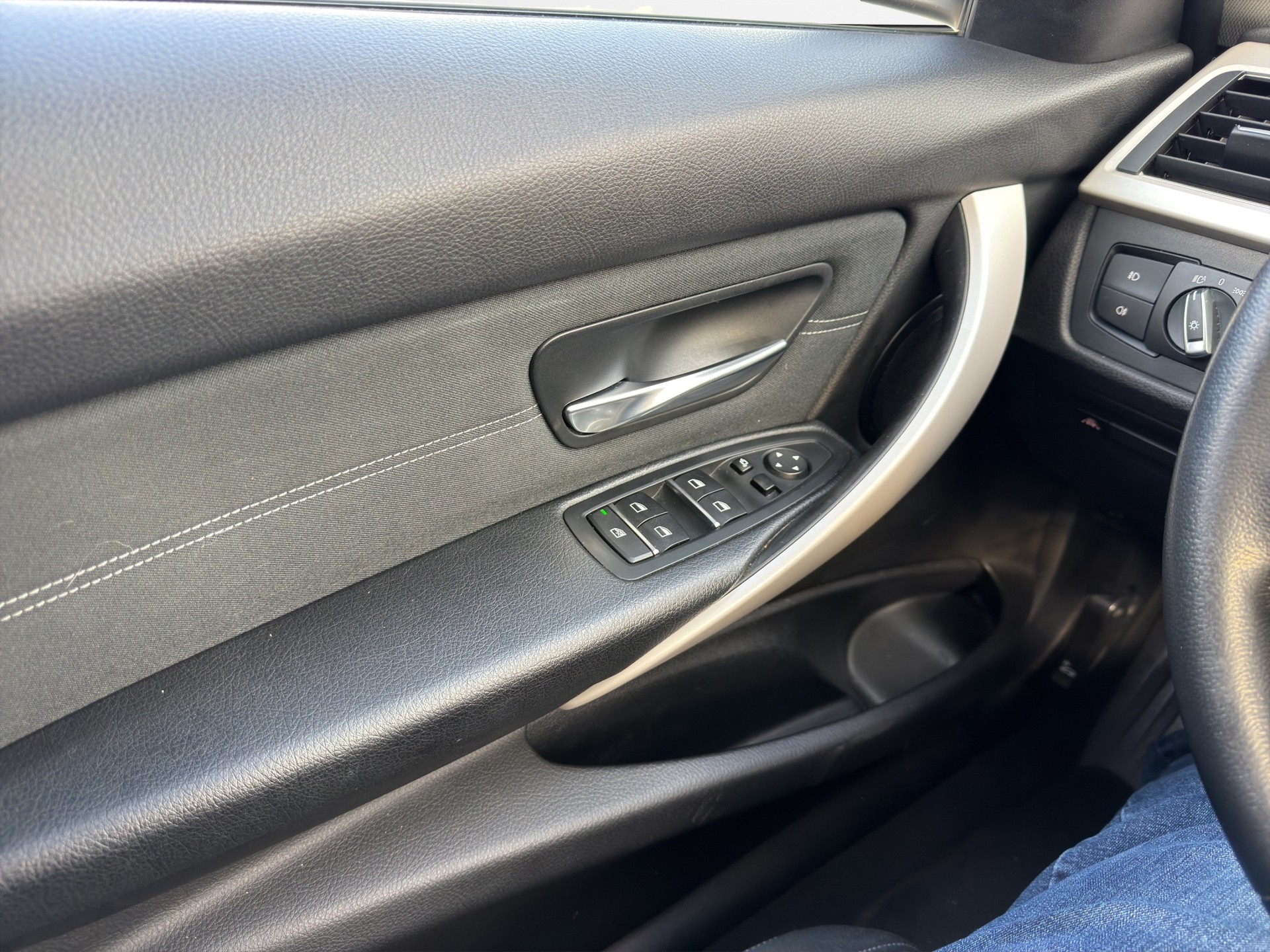 BMW 320d xDrive Touring Edition Sport Line Steptronic-image-18