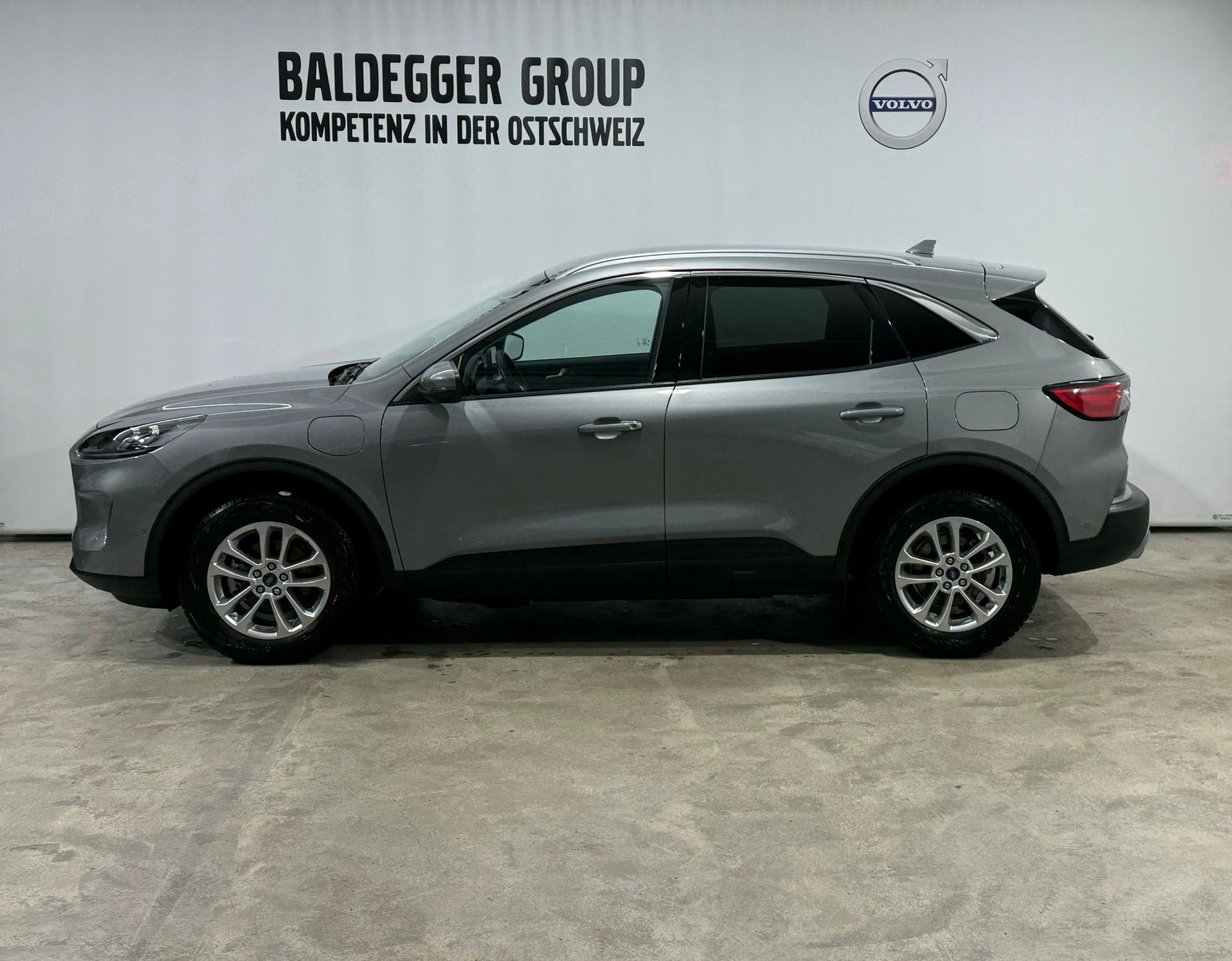 FORD Kuga 2.5 Plug-in Hybrid Titani-image-1