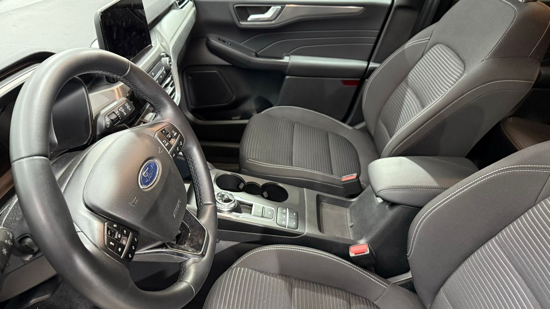 FORD Kuga 2.5 Plug-in Hybrid Titani-image-3