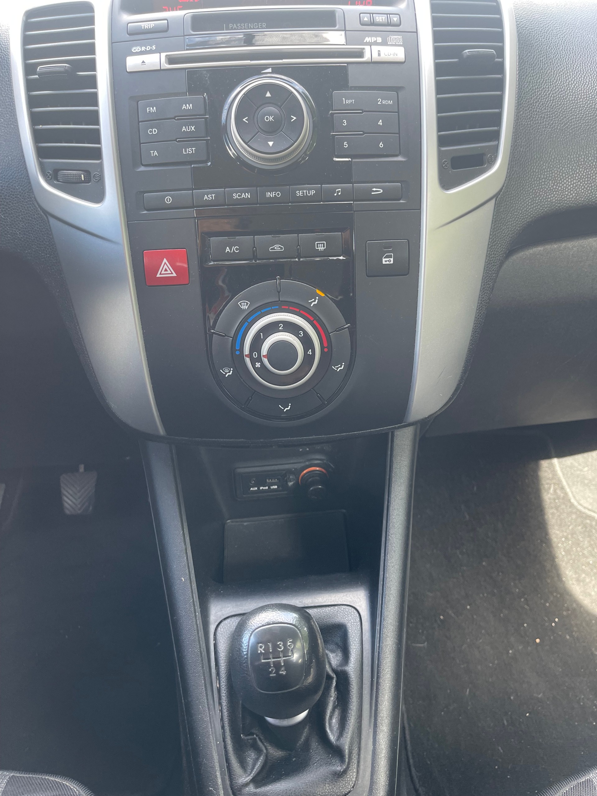 KIA Venga 1.4 CVVT Basic-image-10