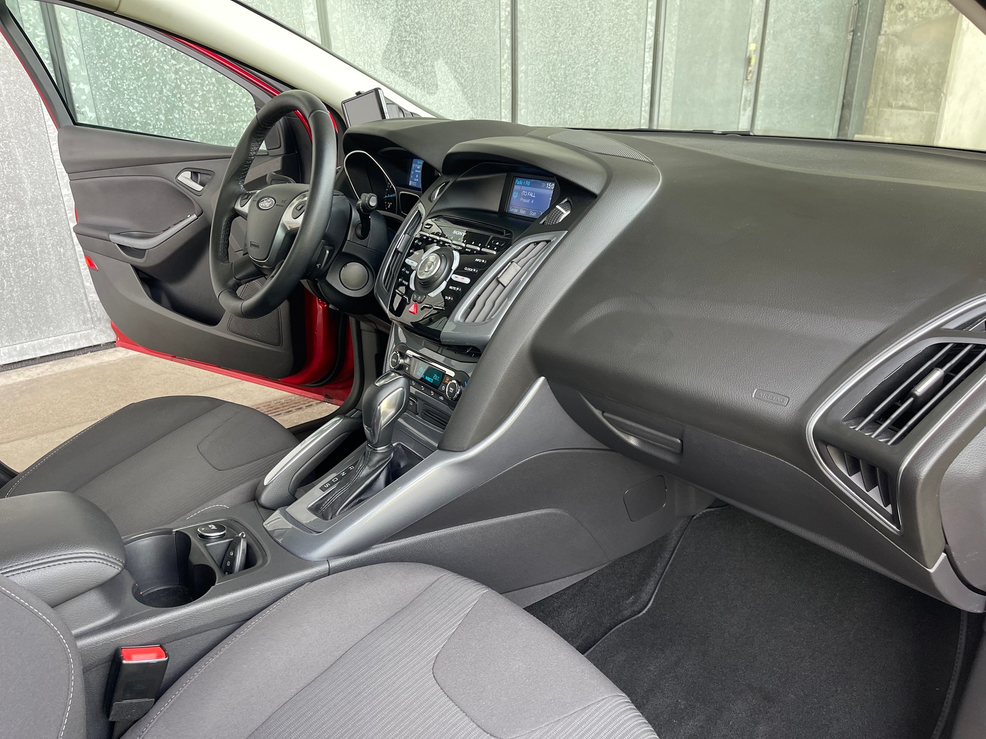 FORD Focus 1.6i Ti-VCT 125 Titanium-image-14