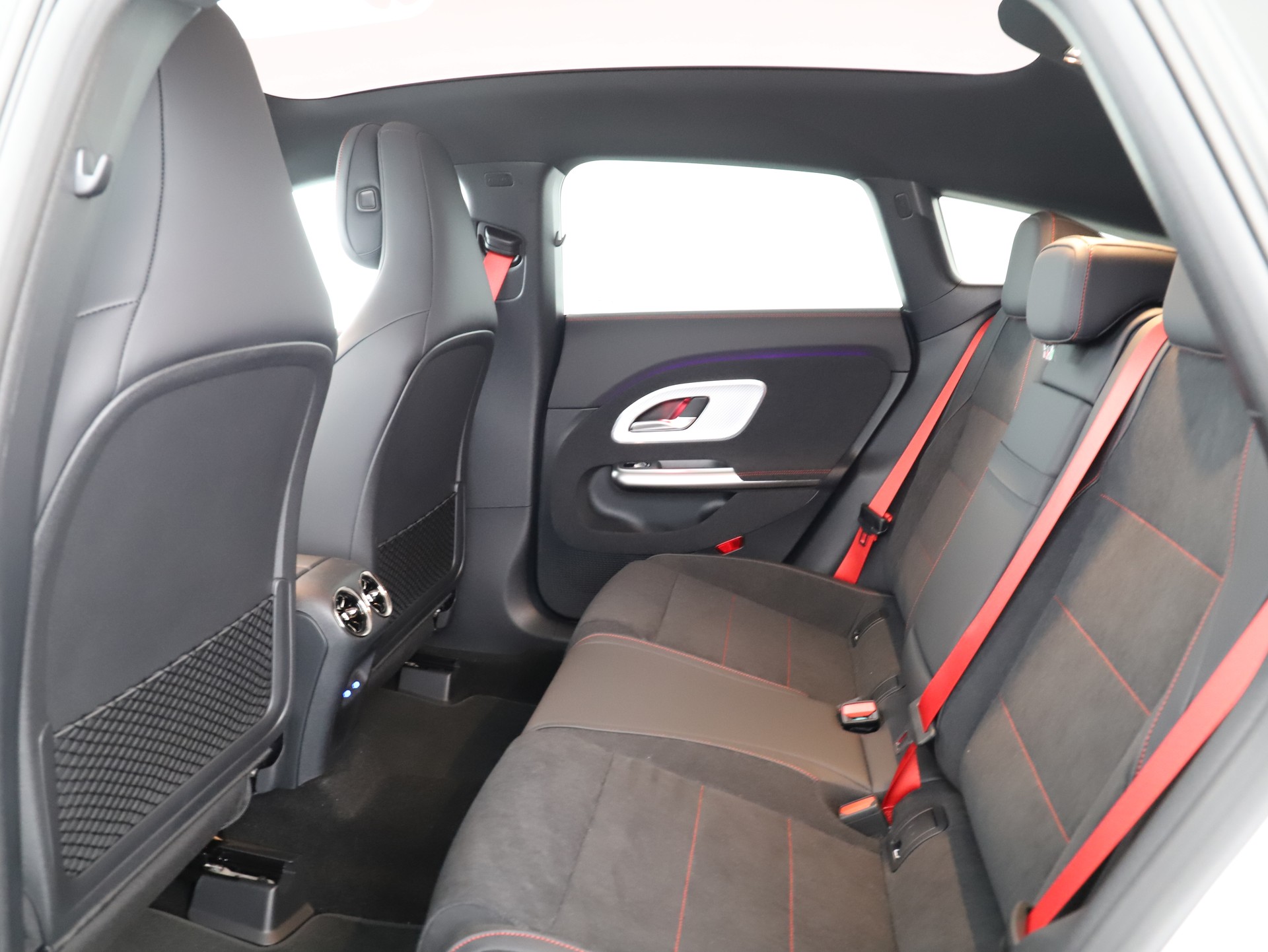 MERCEDES-BENZ CLA SB 220 4M 8G-DCT-image-9
