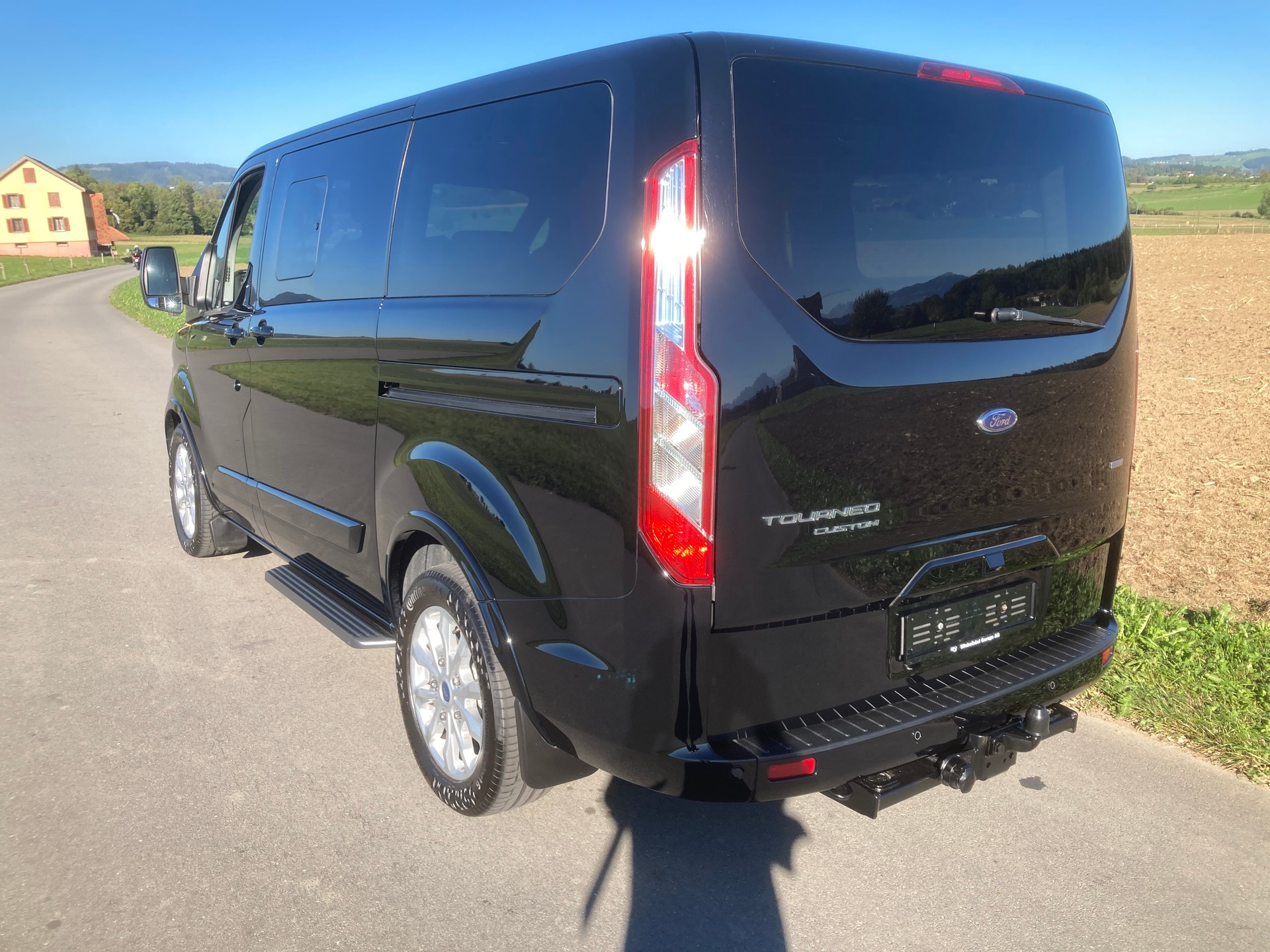 FORD Tourneo Custom 310 L1H1 Titanium mit Anhängerkupplung 2`050 KG-image-3