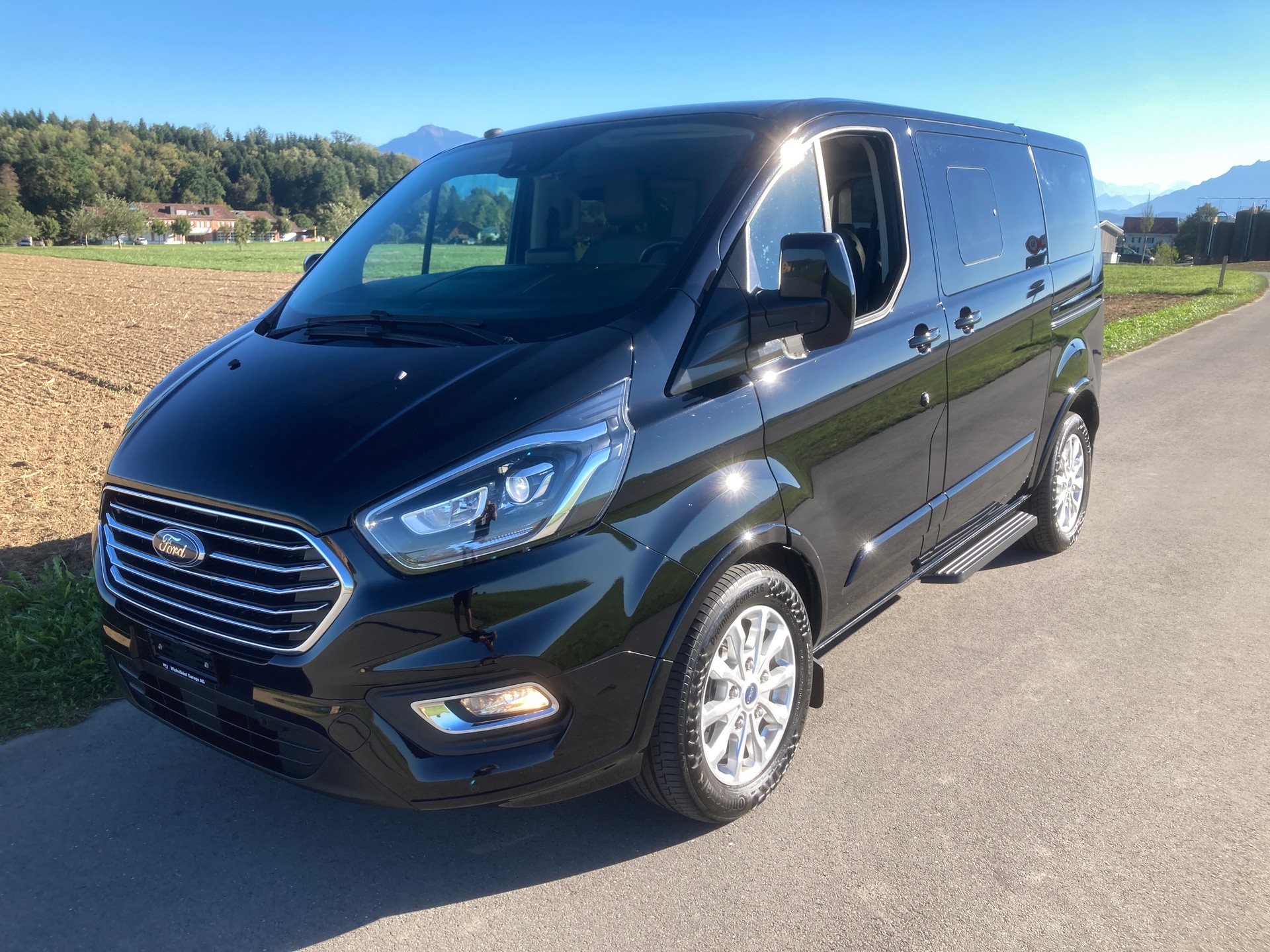 FORD Tourneo Custom 310 L1H1 Titanium mit Anhängerkupplung 2`050 KG-image-0