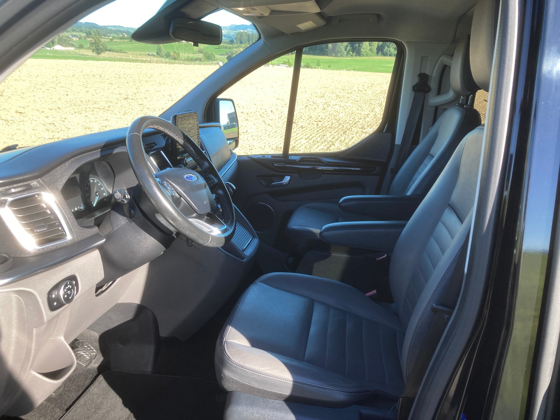 FORD Tourneo Custom 310 L1H1 Titanium mit Anhängerkupplung 2`050 KG-image-9