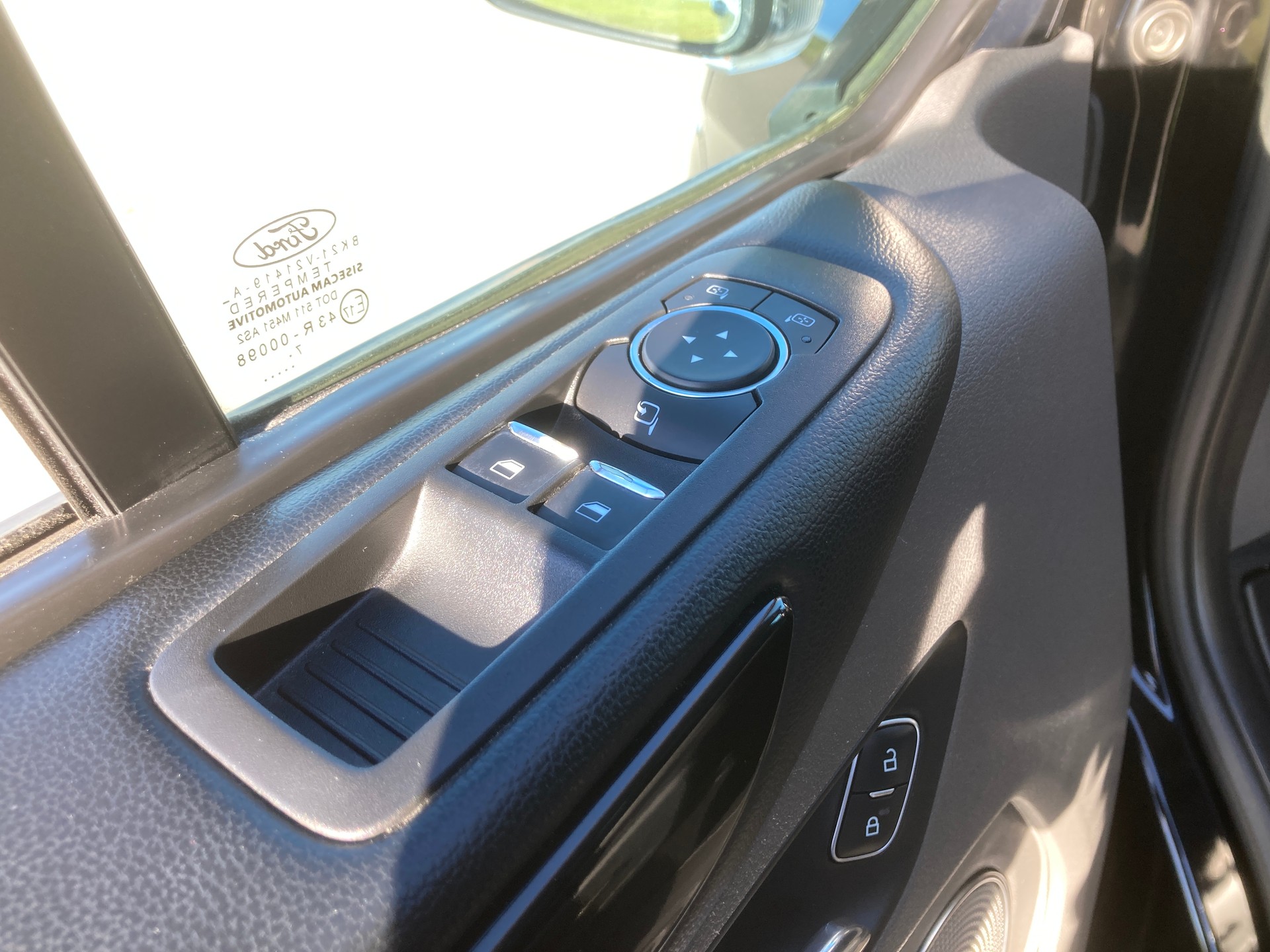 FORD Tourneo Custom 310 L1H1 Titanium mit Anhängerkupplung 2`050 KG-image-10