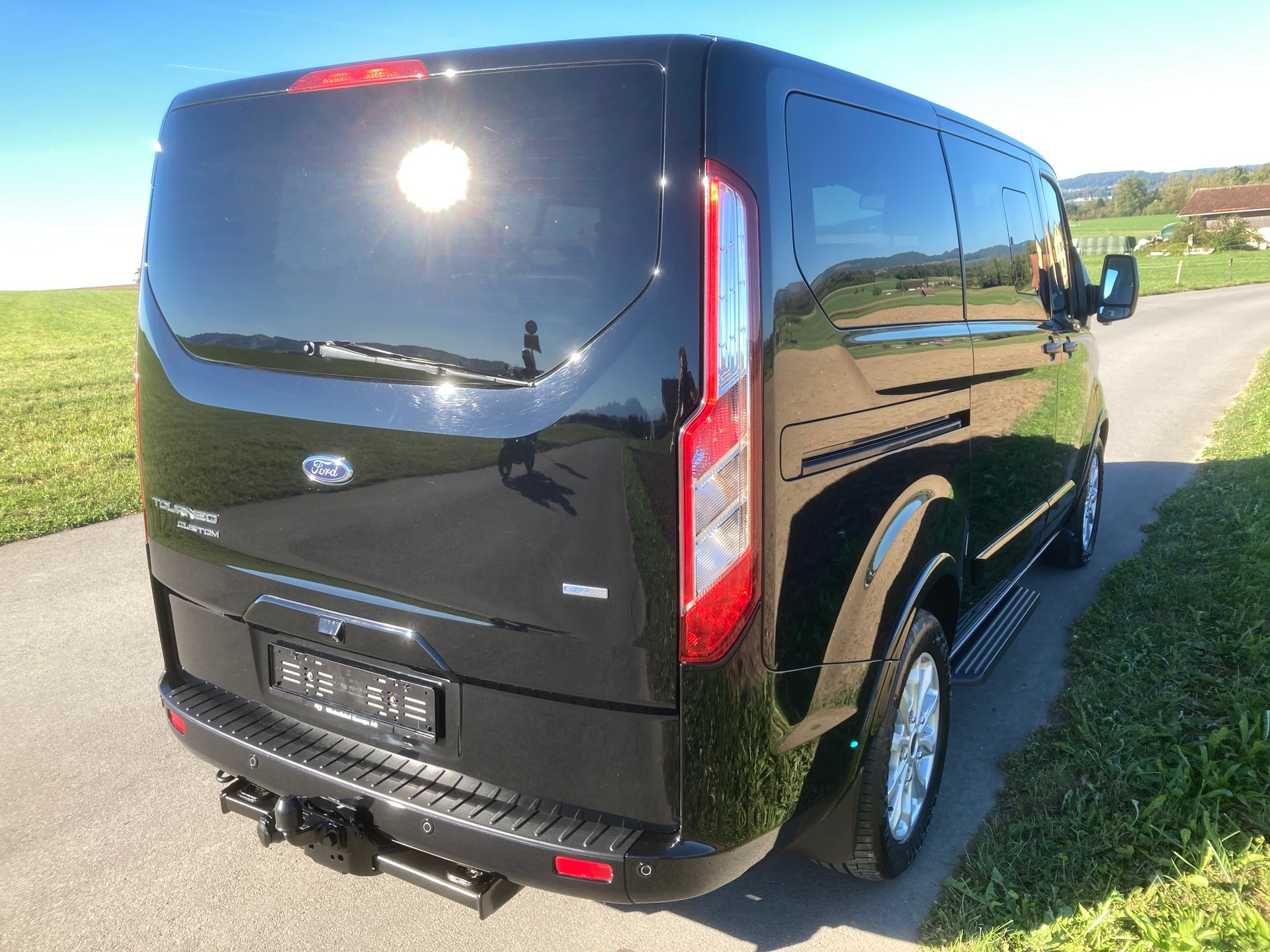 FORD Tourneo Custom 310 L1H1 Titanium mit Anhängerkupplung 2`050 KG-image-2