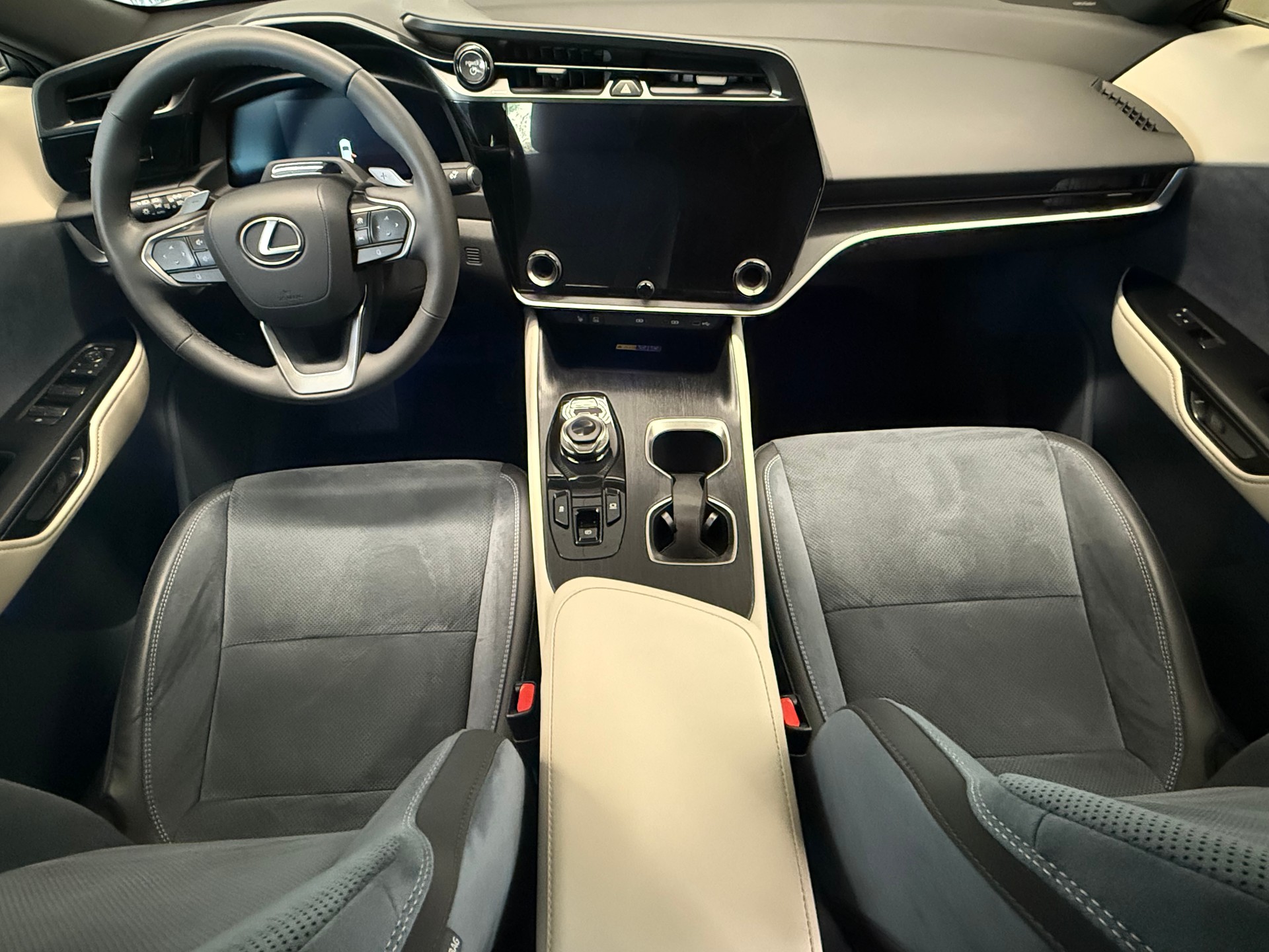LEXUS RZ 450e 71,4 KW AWD Impression-image-8