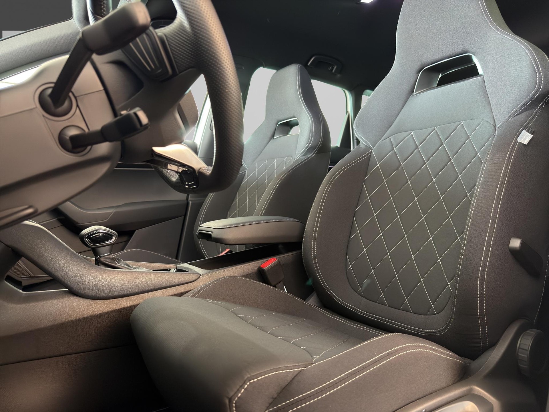 SKODA Karoq 1.5 TSI SportLine DSG-image-10