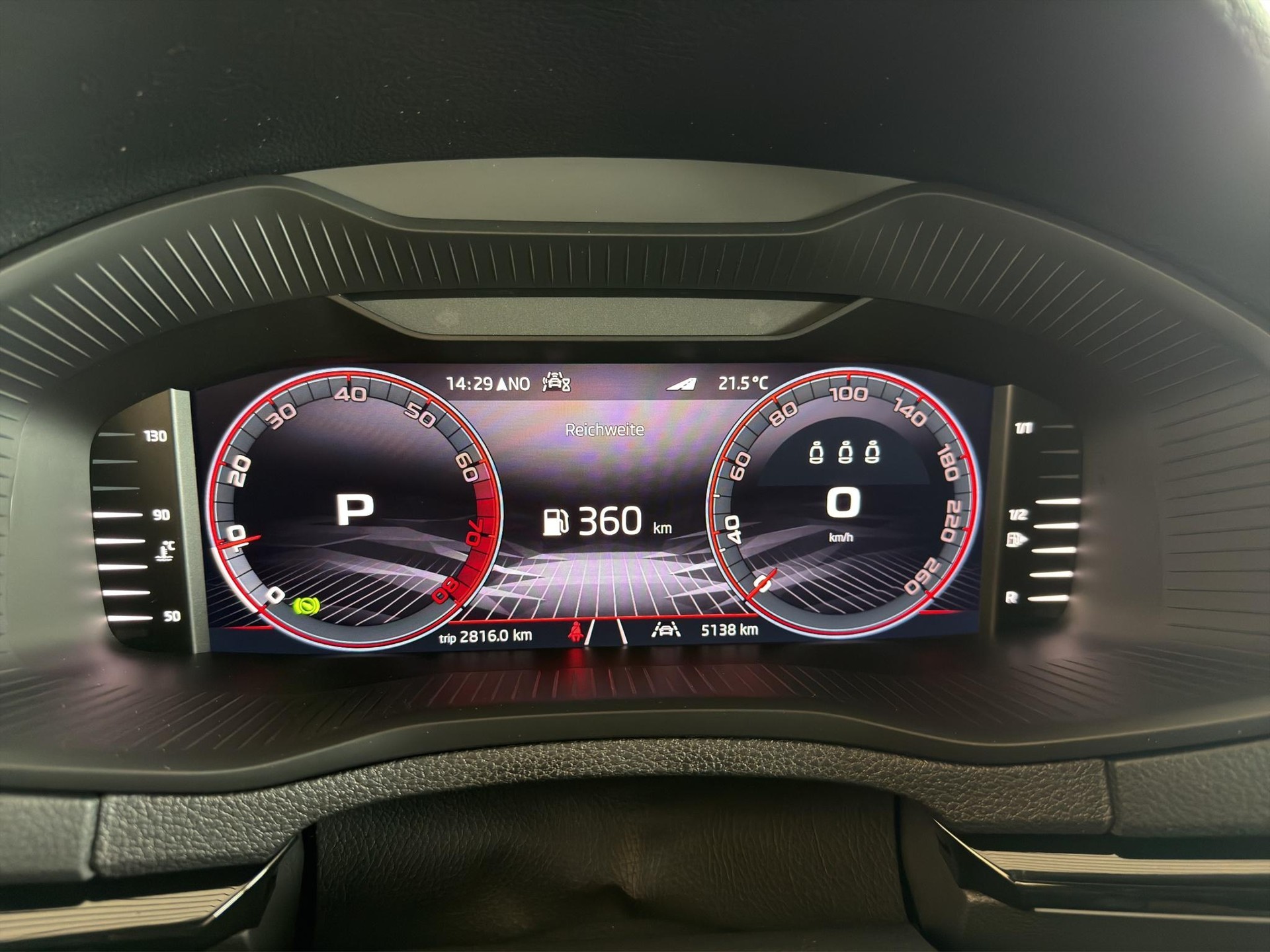SKODA Karoq 1.5 TSI SportLine DSG-image-16