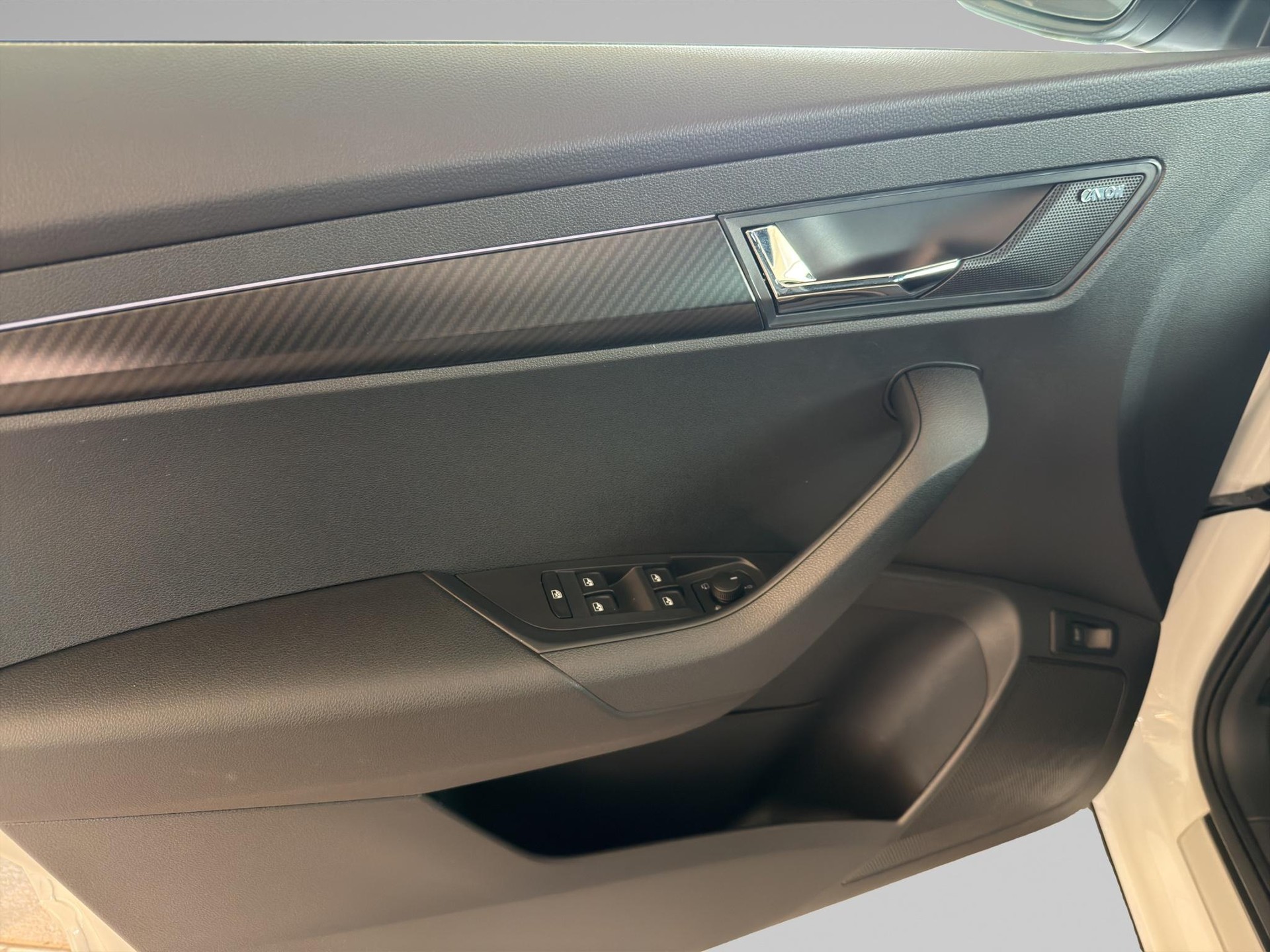 SKODA Karoq 1.5 TSI SportLine DSG-image-17