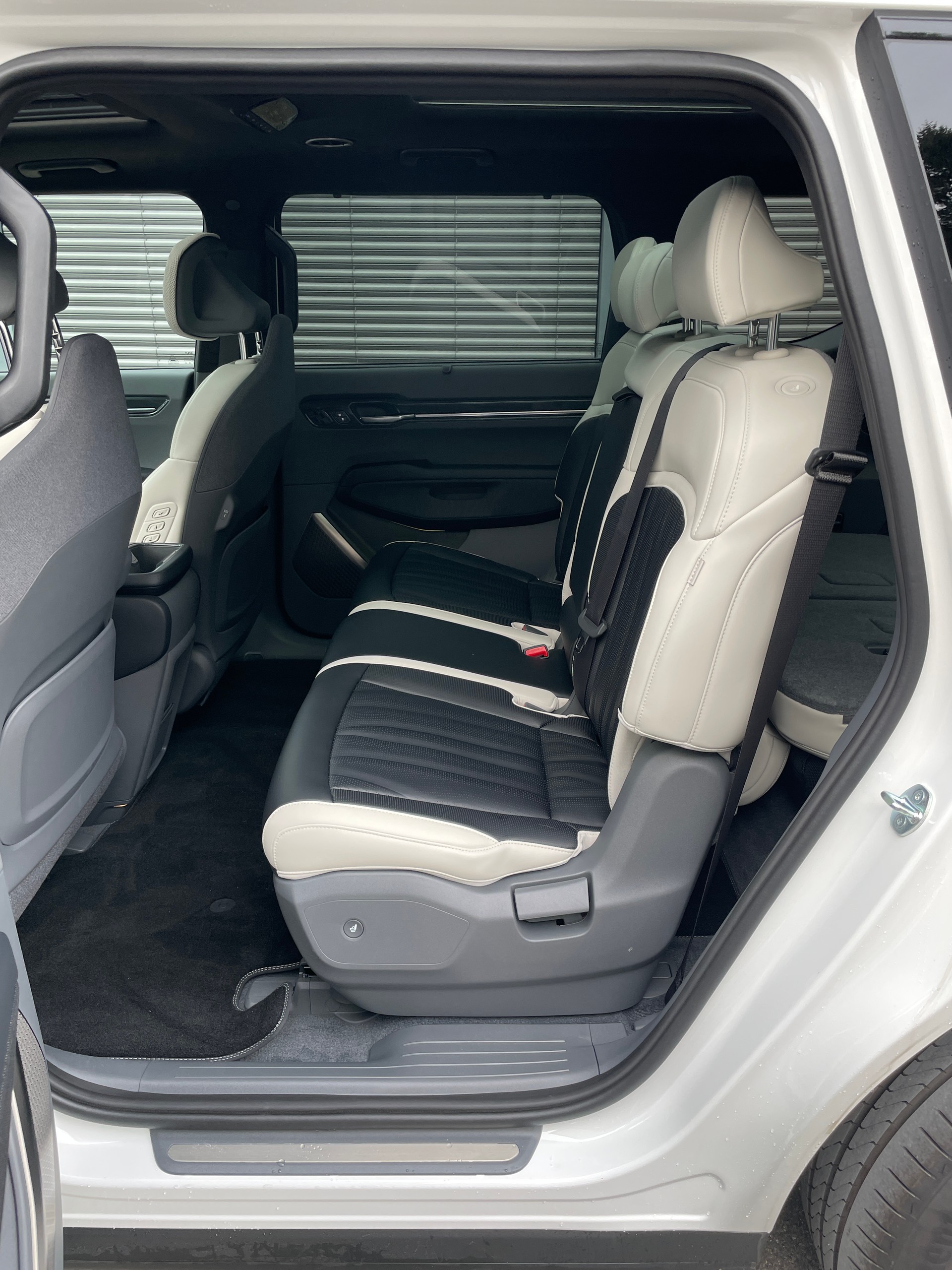 KIA EV9 99,8 kWh GT-Line 4x4 7-Sitzer mit Panoramadach-image-12