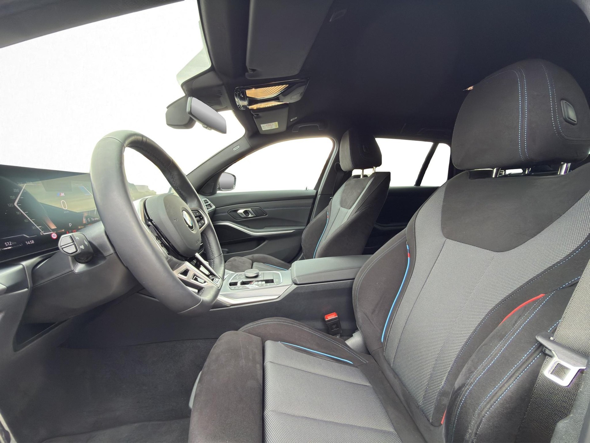 BMW 320d xDrive 48V Touring Steptronic M Sport-image-13