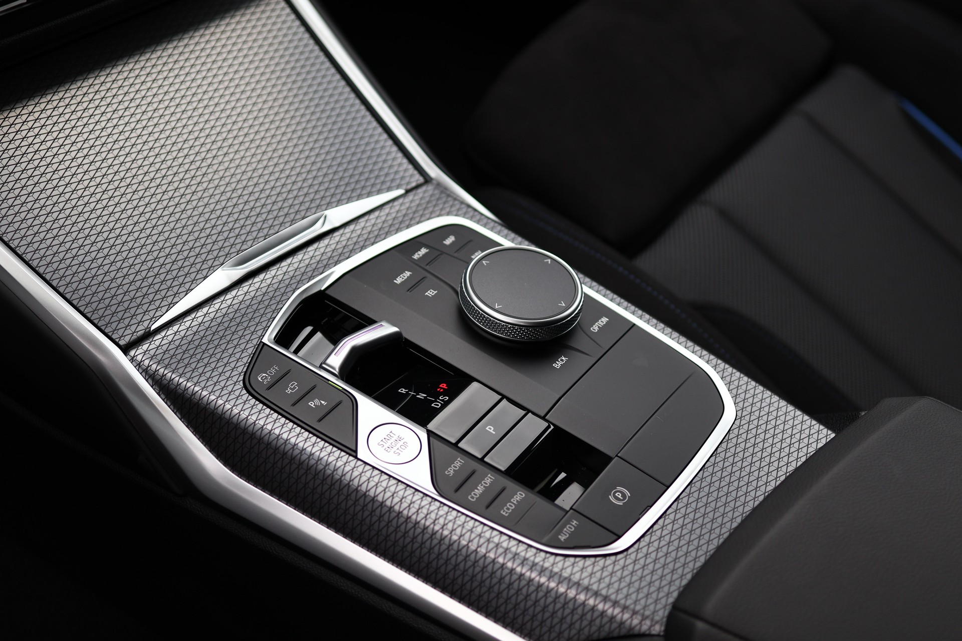 BMW 320d xDrive 48V Touring Steptronic M Sport-image-24