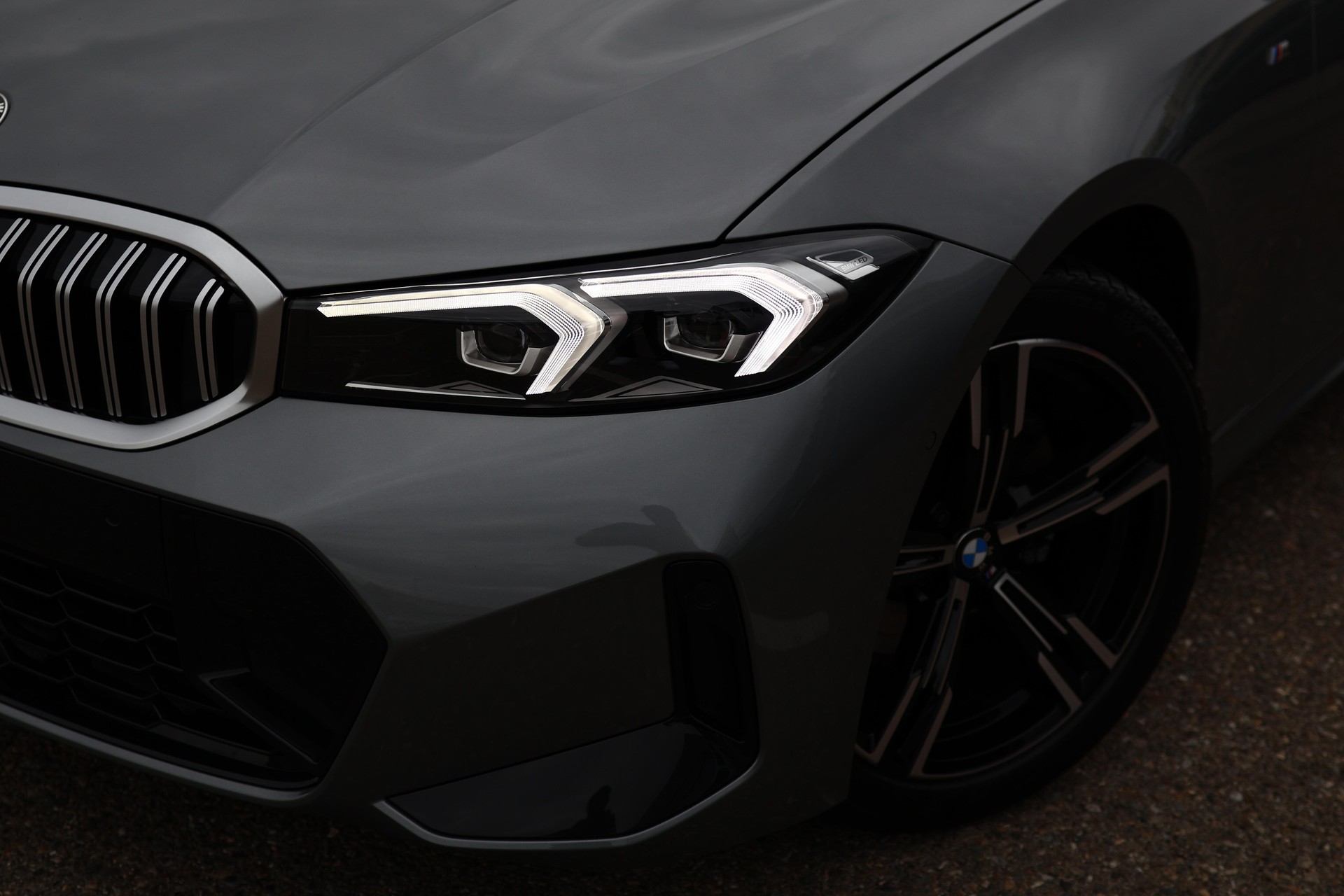 BMW 320d xDrive 48V Touring Steptronic M Sport-image-2
