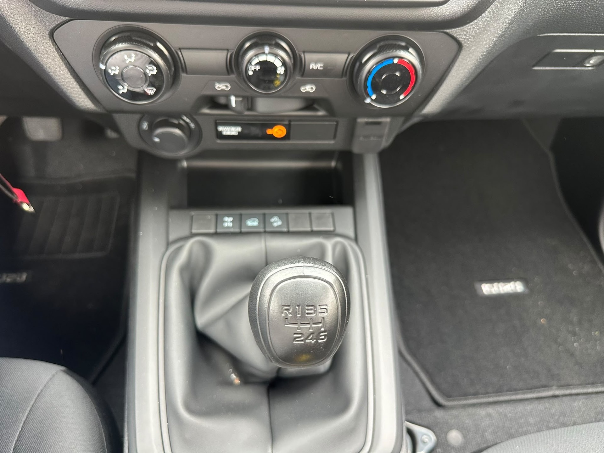 ISUZU D-MAX "NUOVO MODELLO" Single Cab B-Strong 2.2 DMS M/T 4 x 4 Ponte Ribaltabile 3 Lati in Alluminio, Gancio Traino KG. 3500-image-13