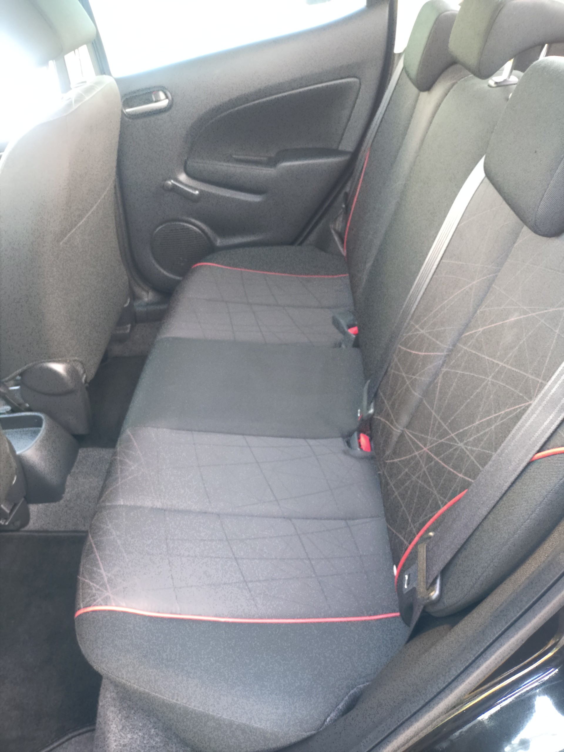 MAZDA 2 1.3i 16V Voila ma Suisse Edition-image-12