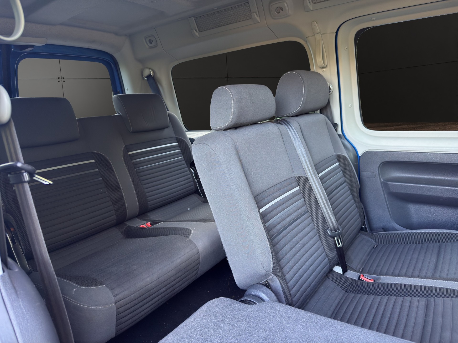 VW Caddy Maxi 1.6 TDI Blue Motion Family CUP 7 Platz-image-12
