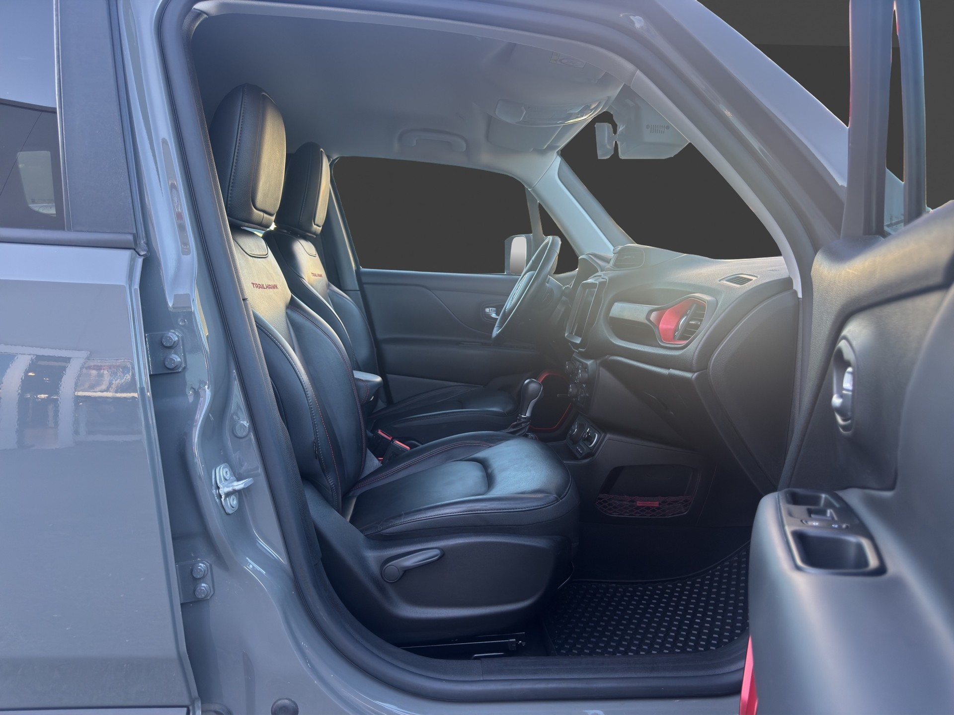 JEEP Renegade 1.3 T PHEV Trailhawk AWD-image-16