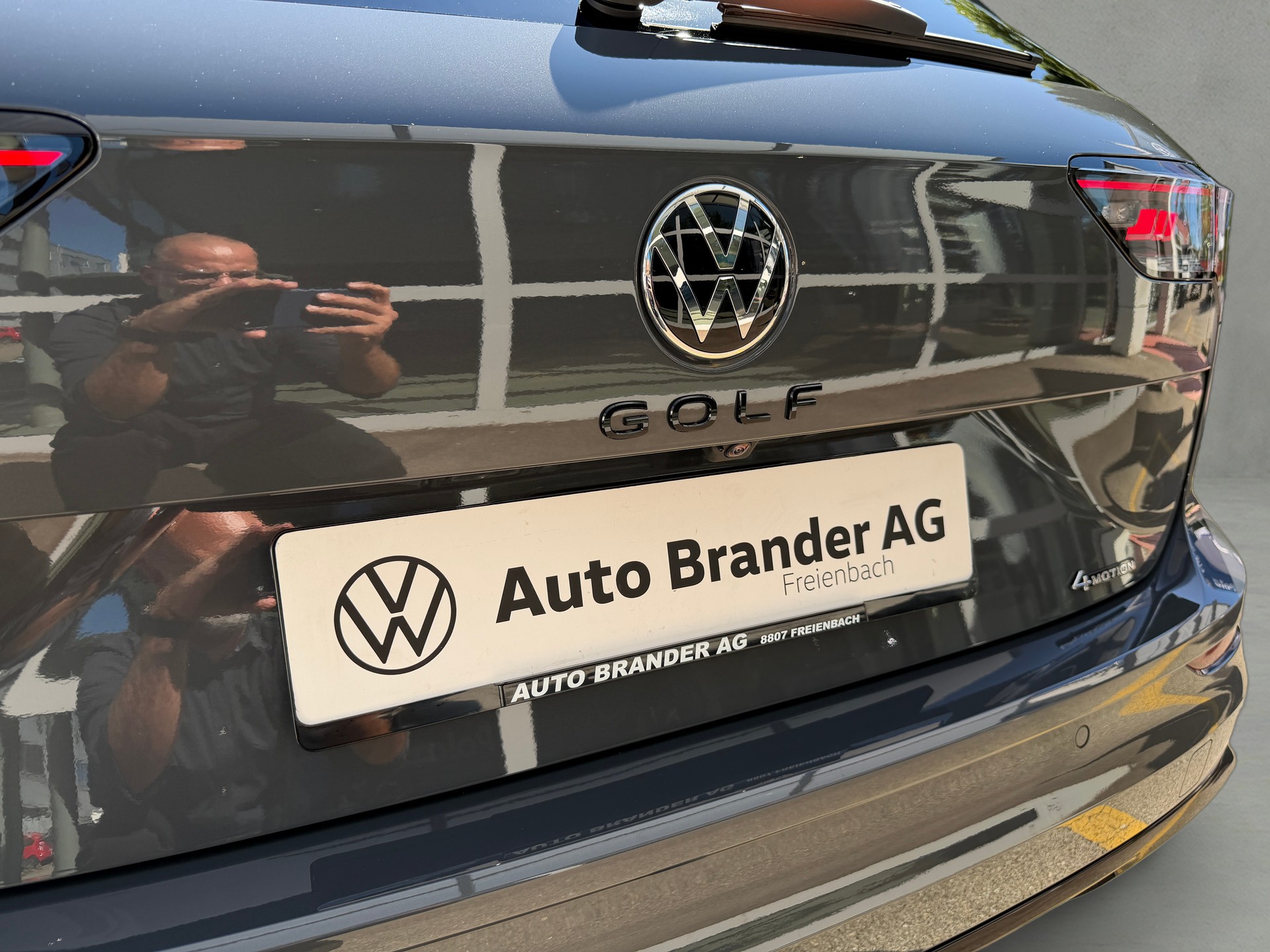 VW Golf Variant 2.0 TSI R-Line DSG 4 Motion-image-32